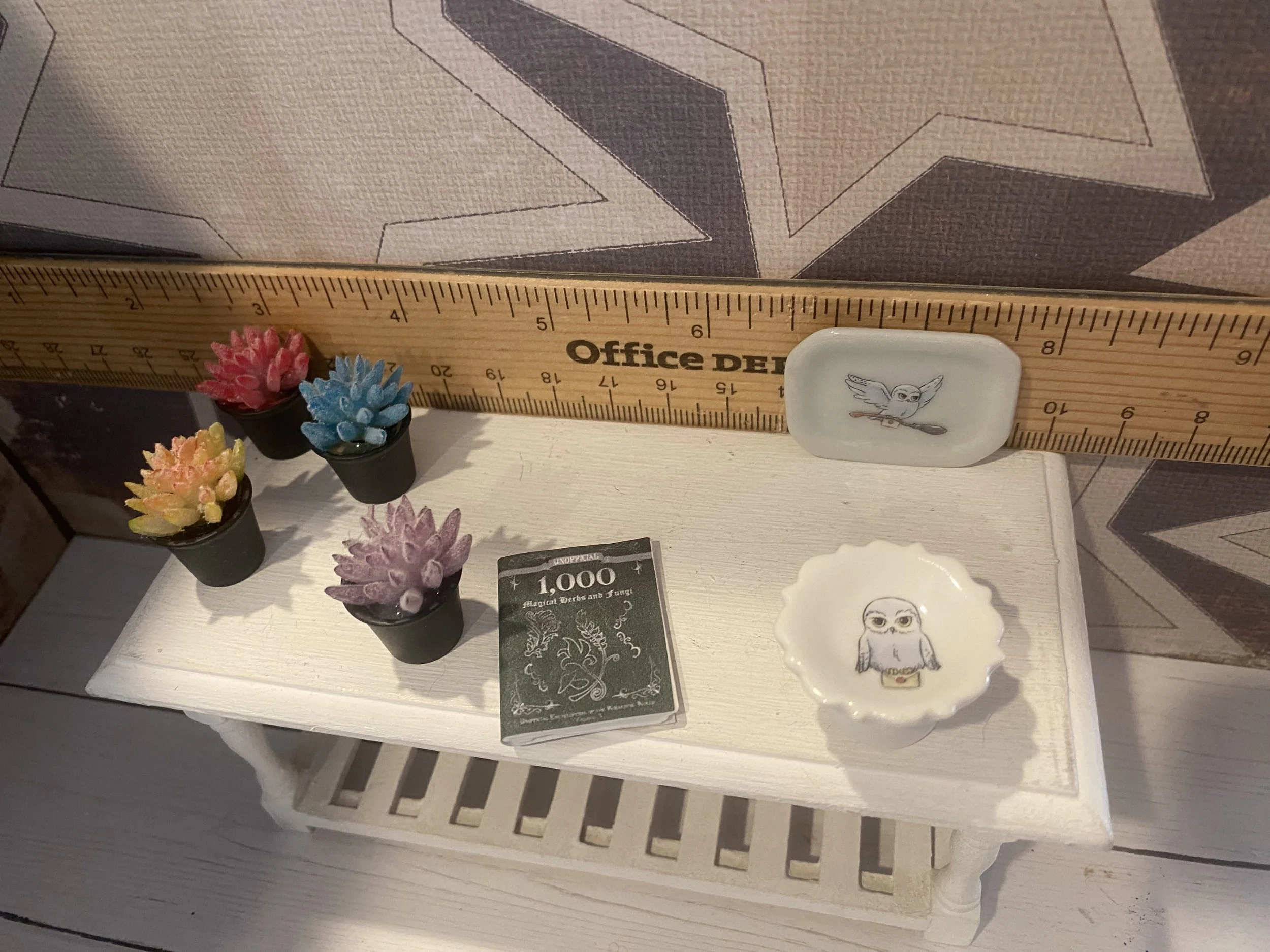 Miniature Herbs, Herb & Potion Book, Owl Platters, 1:12