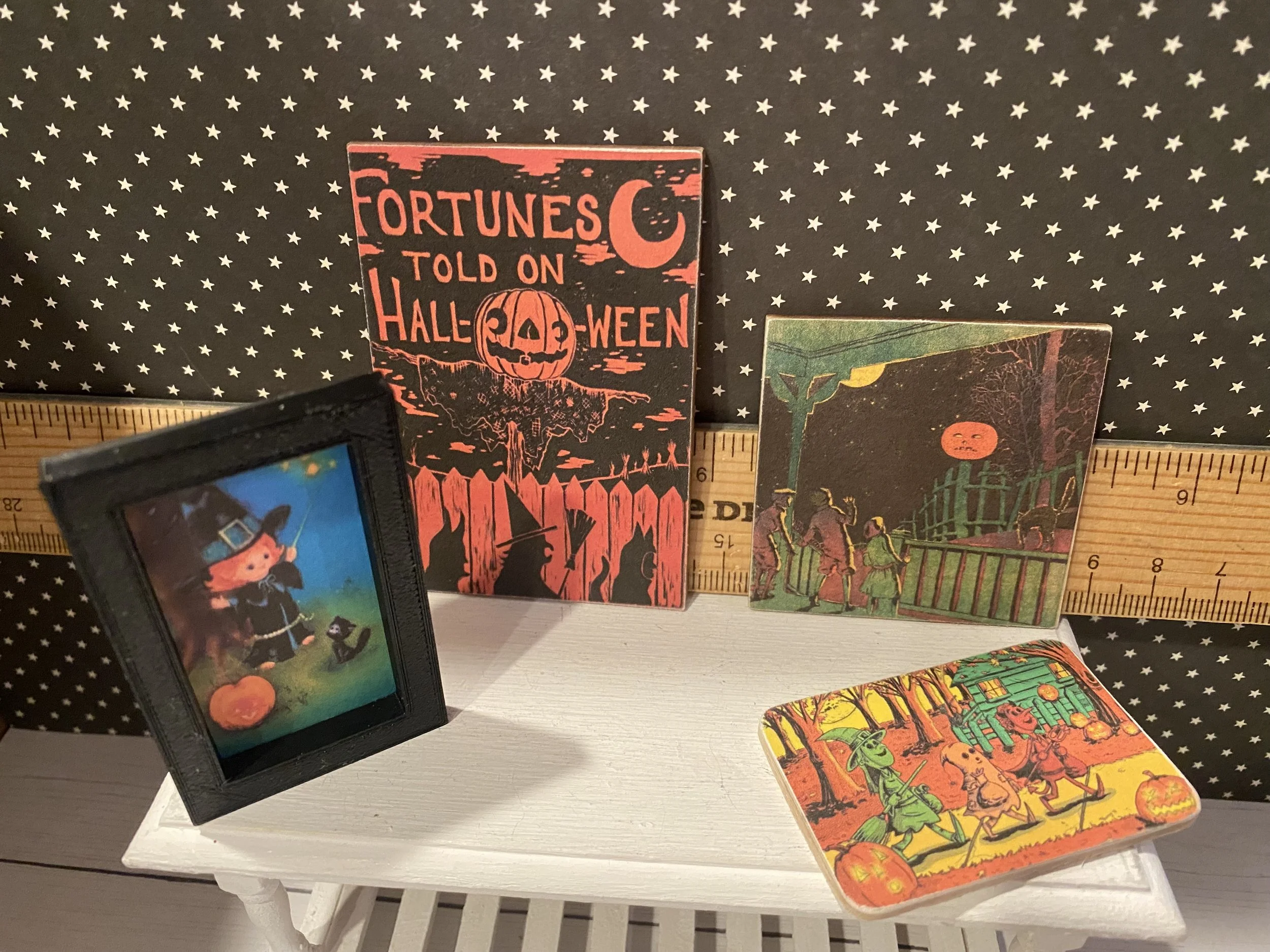 Miniature Halloween Art and Signs, 1:12