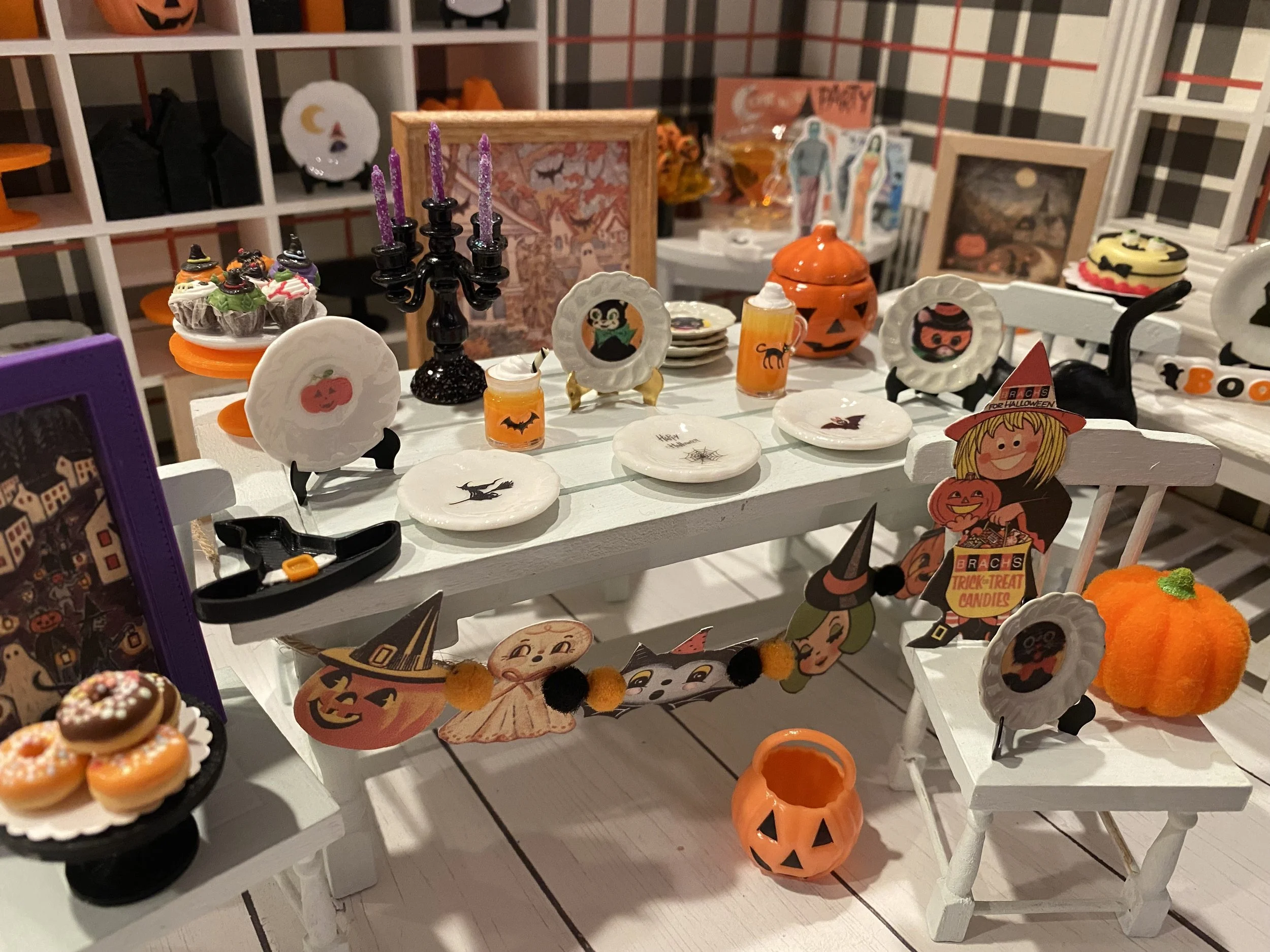 Miniature Halloween Dishes, Spooky Dollhouse Plates & Accessories, 1:12