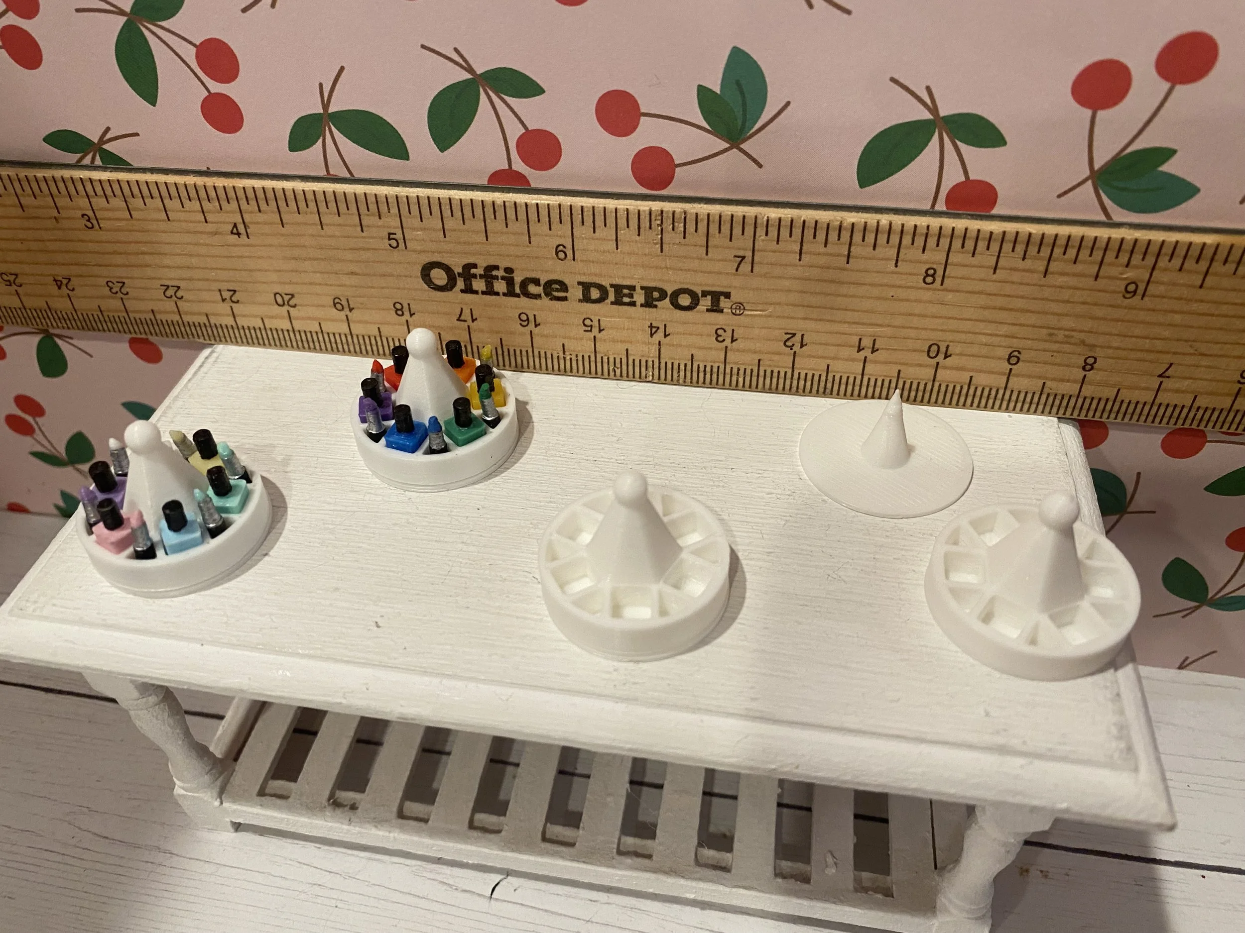 Miniature Round Spinner Make-Up Caddies with Nail Polish and Lipsticks, Rainbow and Pastel Colors, 1:12