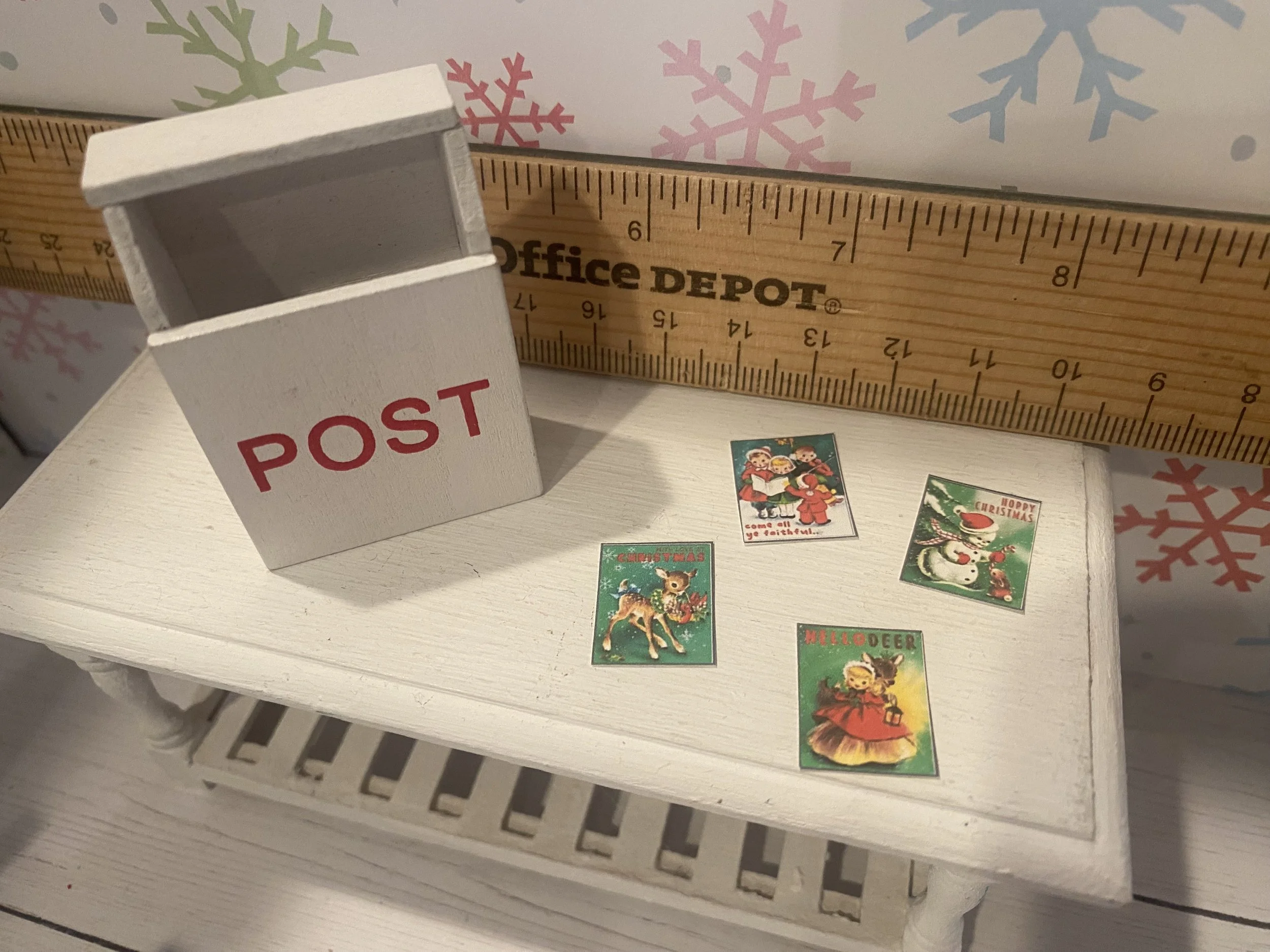 Miniature Mailbox w/Postcards, 1:12
