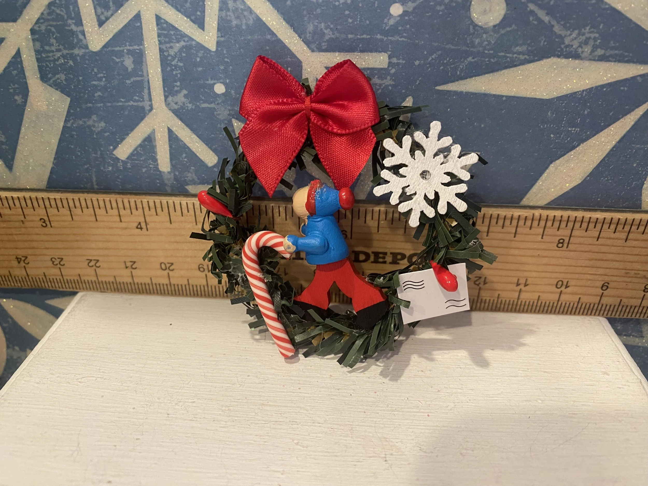 Miniature Coming Home Wreath, 1:12