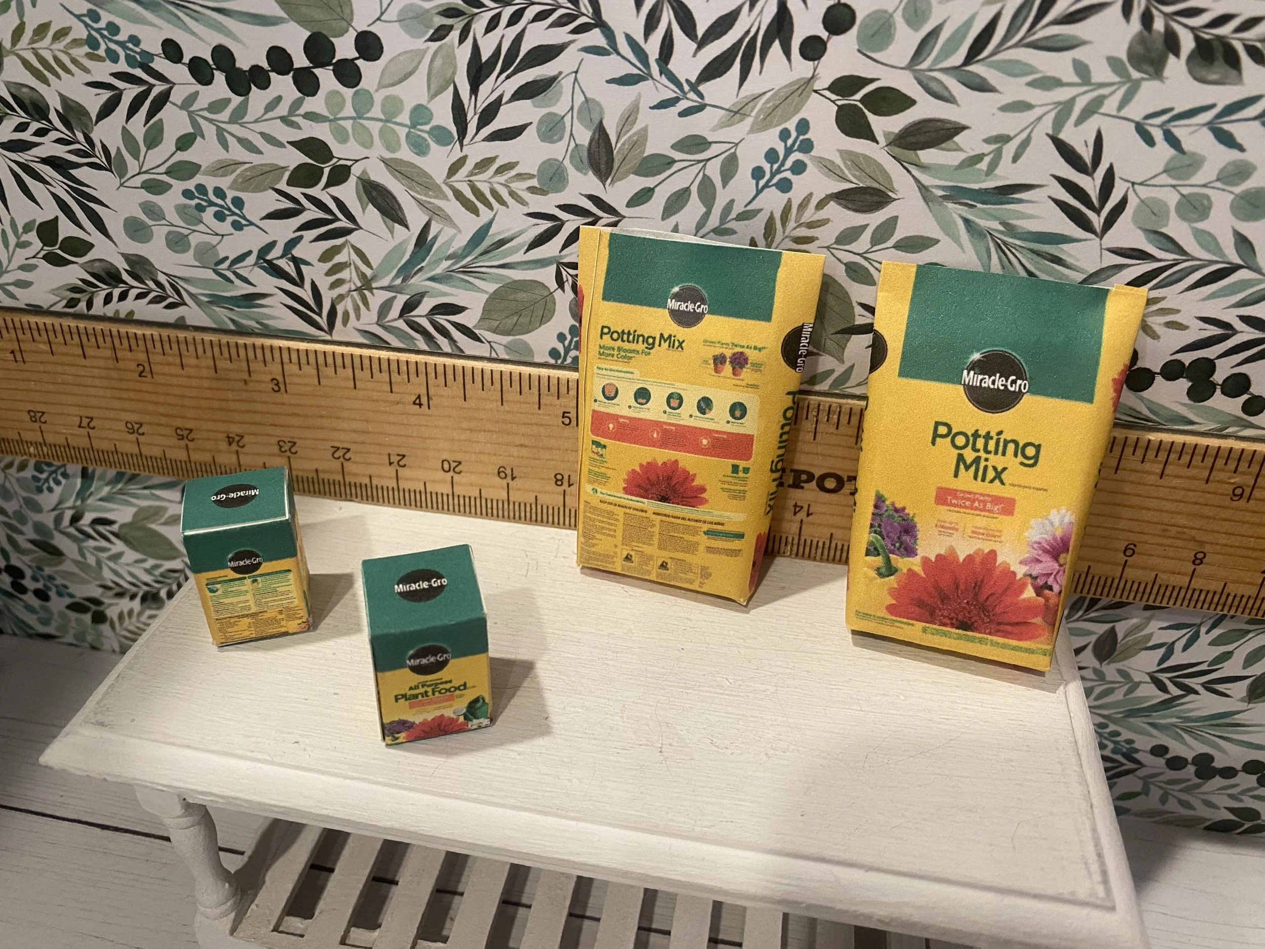 Miniature Bags of Potting Soil, Box Plant Food, 1:12