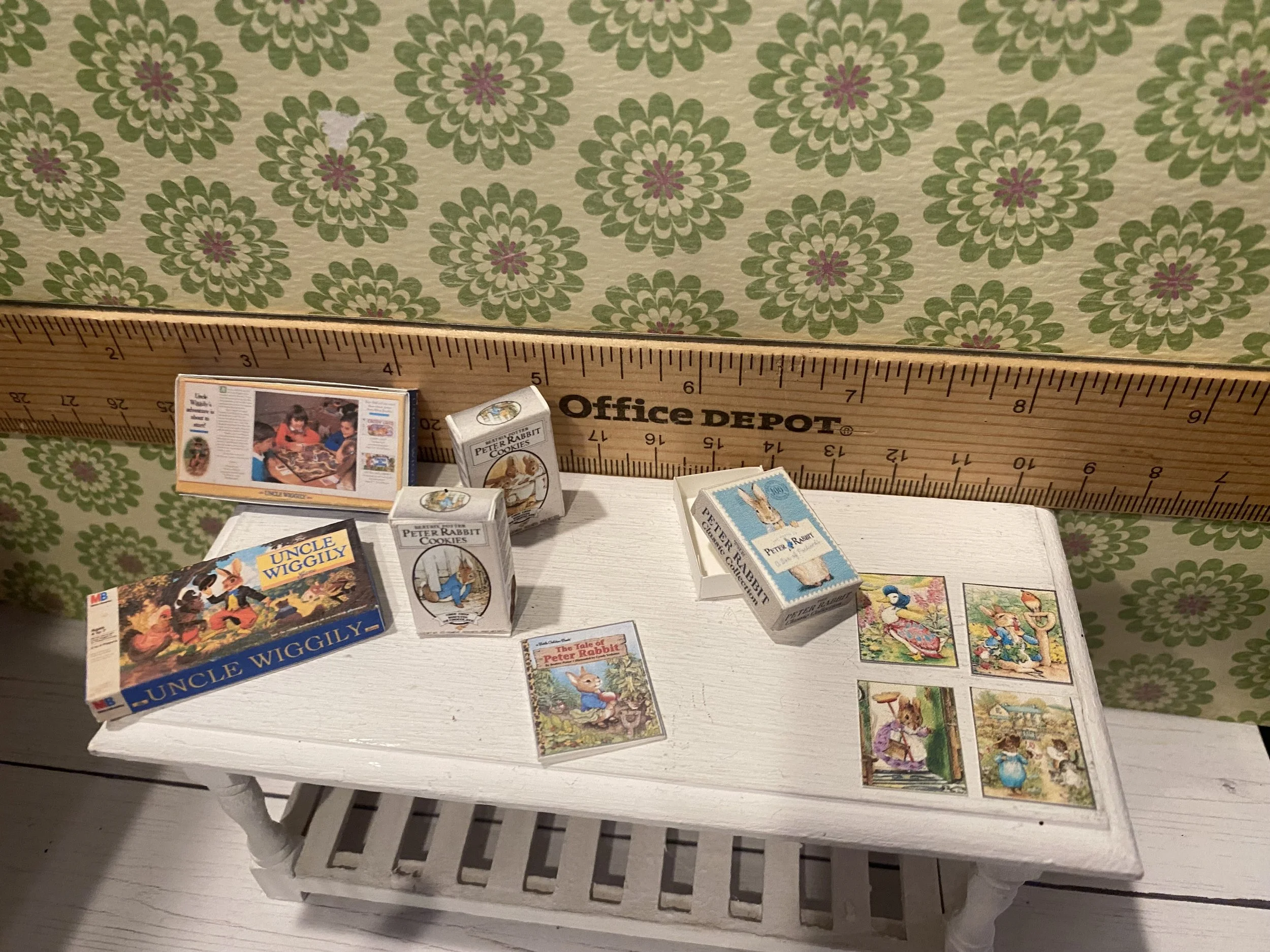 Miniature Peter Rabbit Game, Cards, Books, 1:12