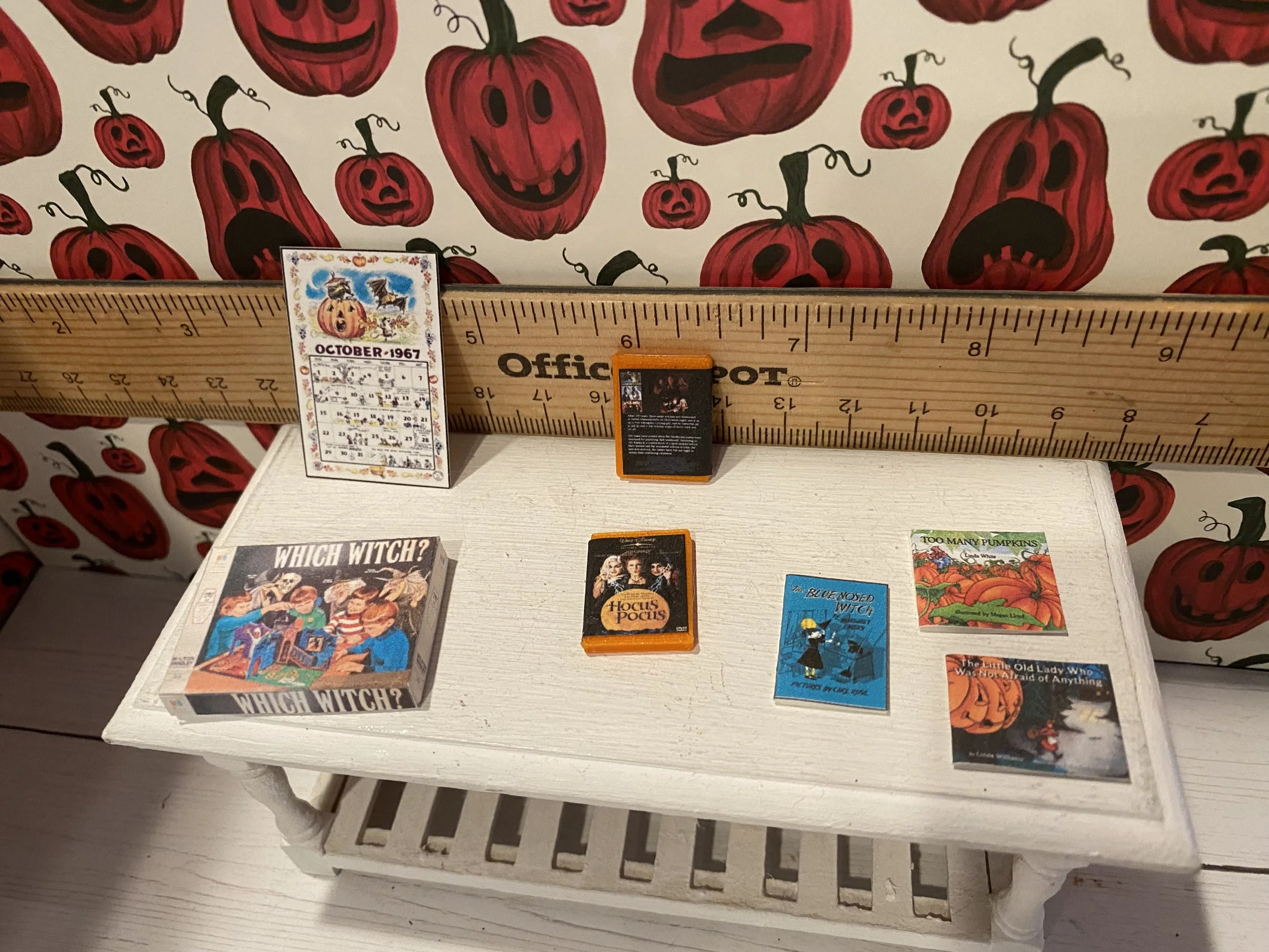 Miniature Halloween Game, Calendar, Books, Hocus Pocus, 1:12
