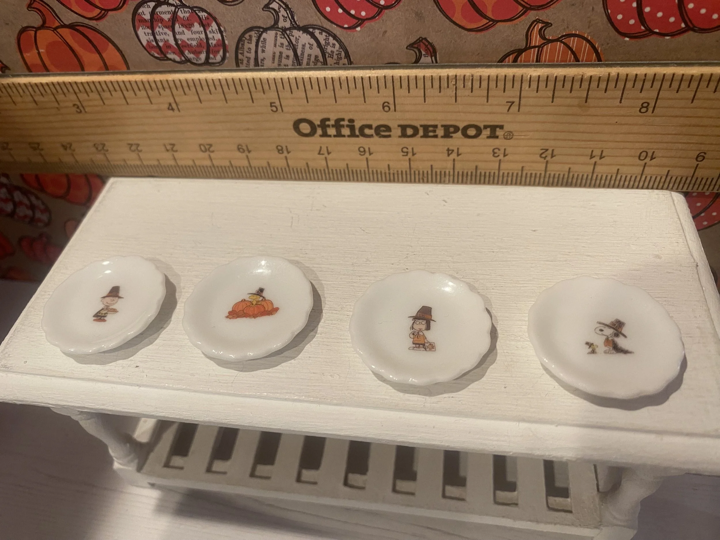 Miniature Peanuts Thanksgiving Dishes, 1:12