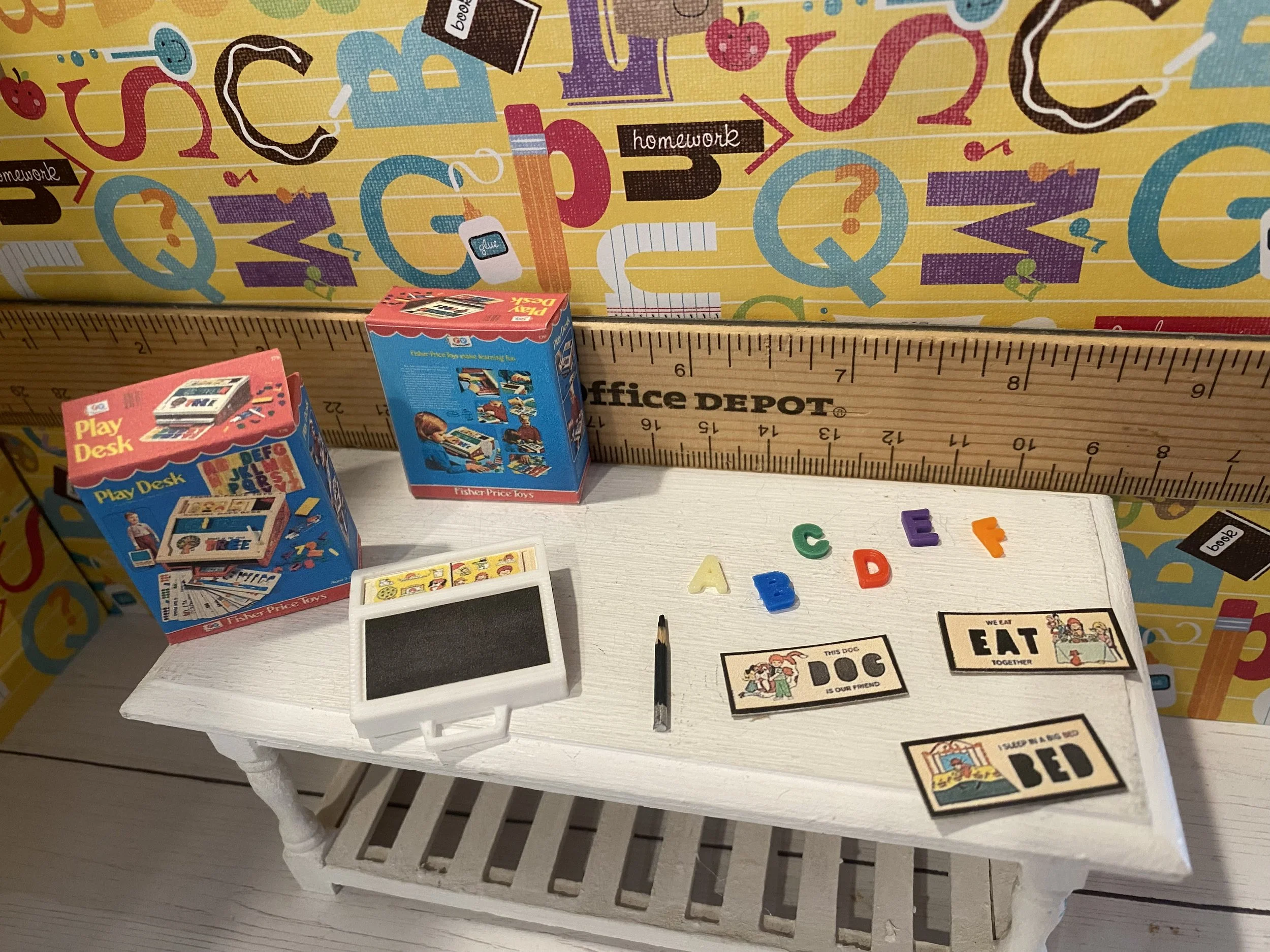Miniature Playdesk w/6 Letters, 1:12