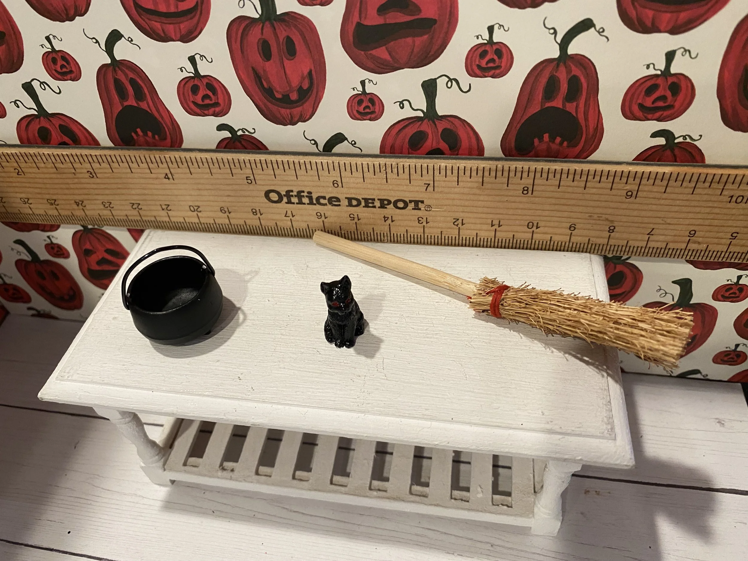 Miniature Cauldron, Cat, Broom, 1:12