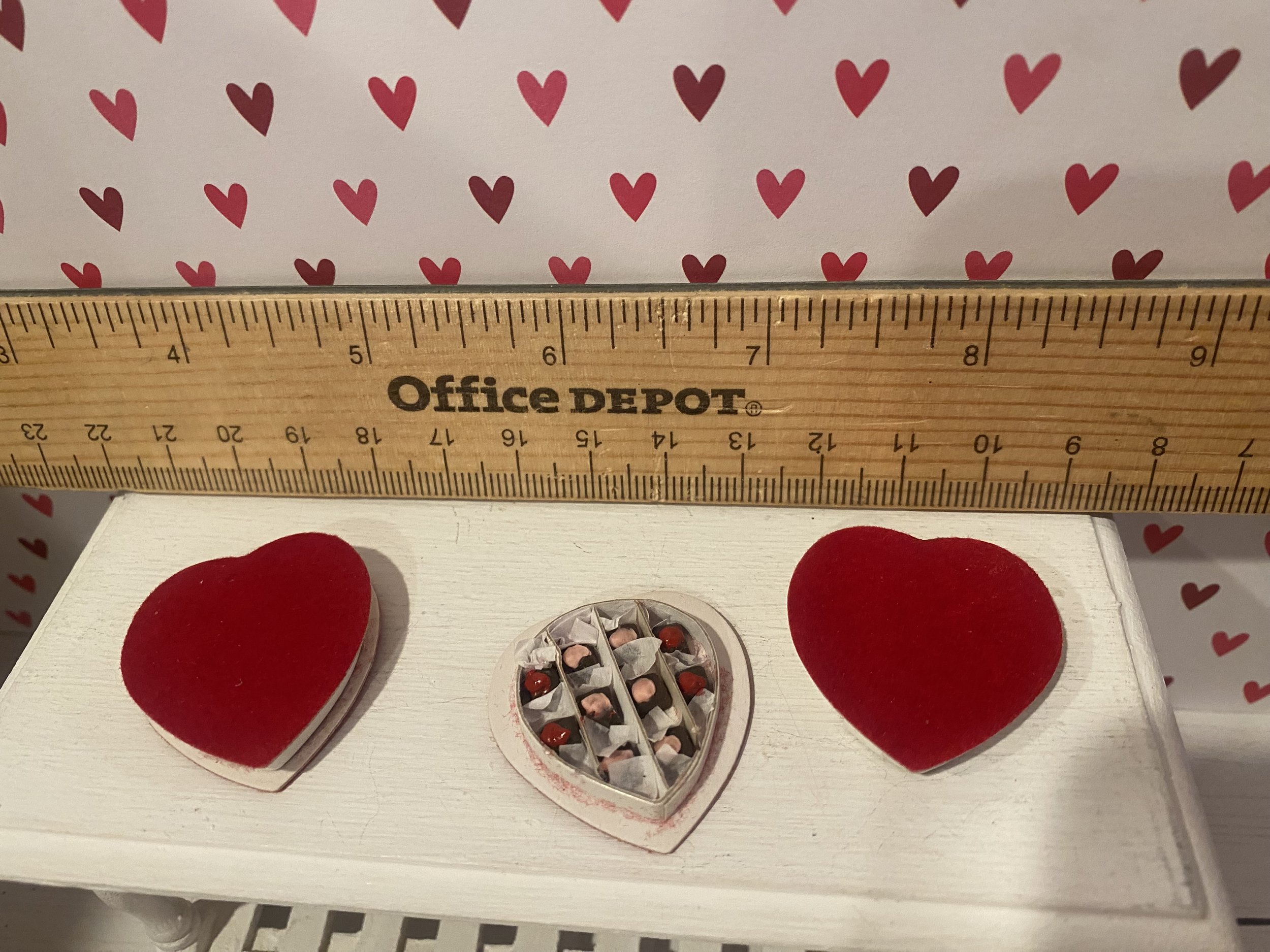 Heart Candy Box with Candies, 1:12