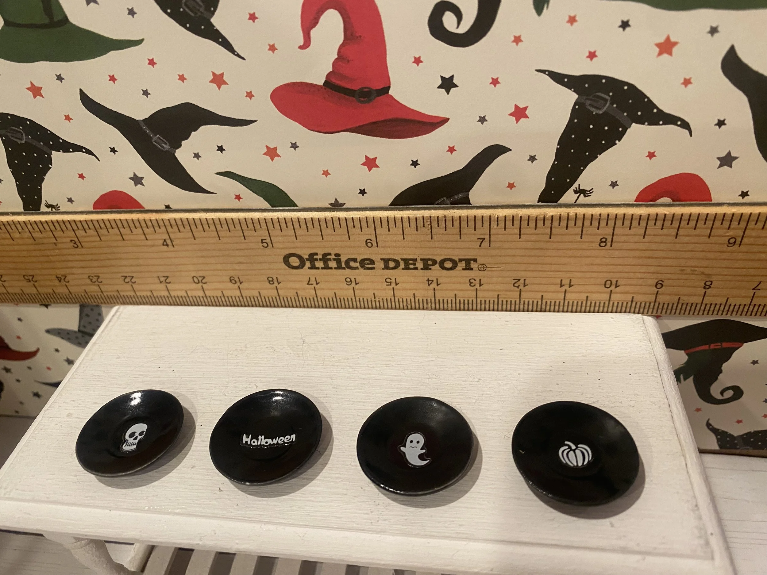 Miniature Black Halloween Plates, 1:12