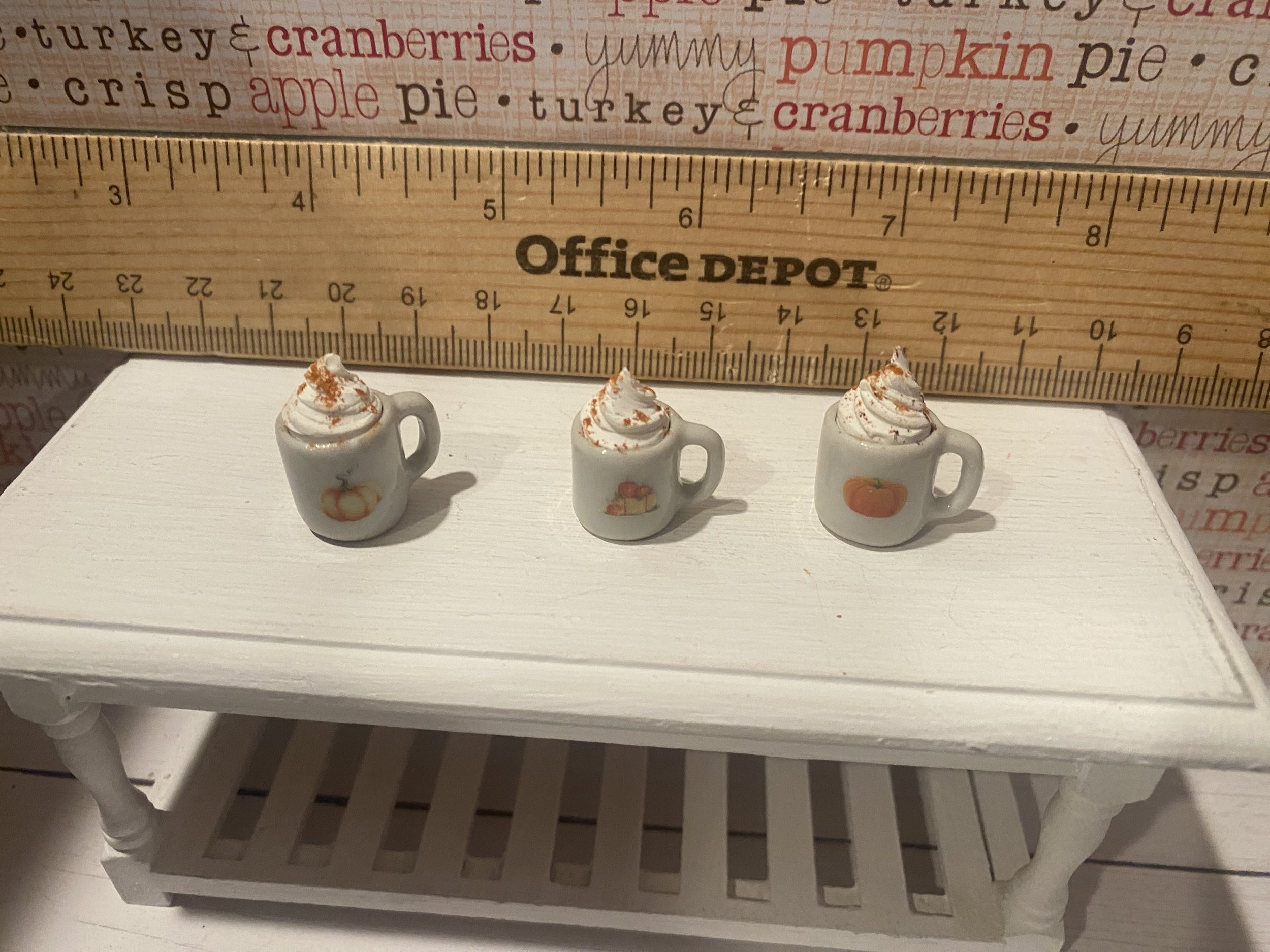 Miniature Thanksgiving Cocoas, 1:12