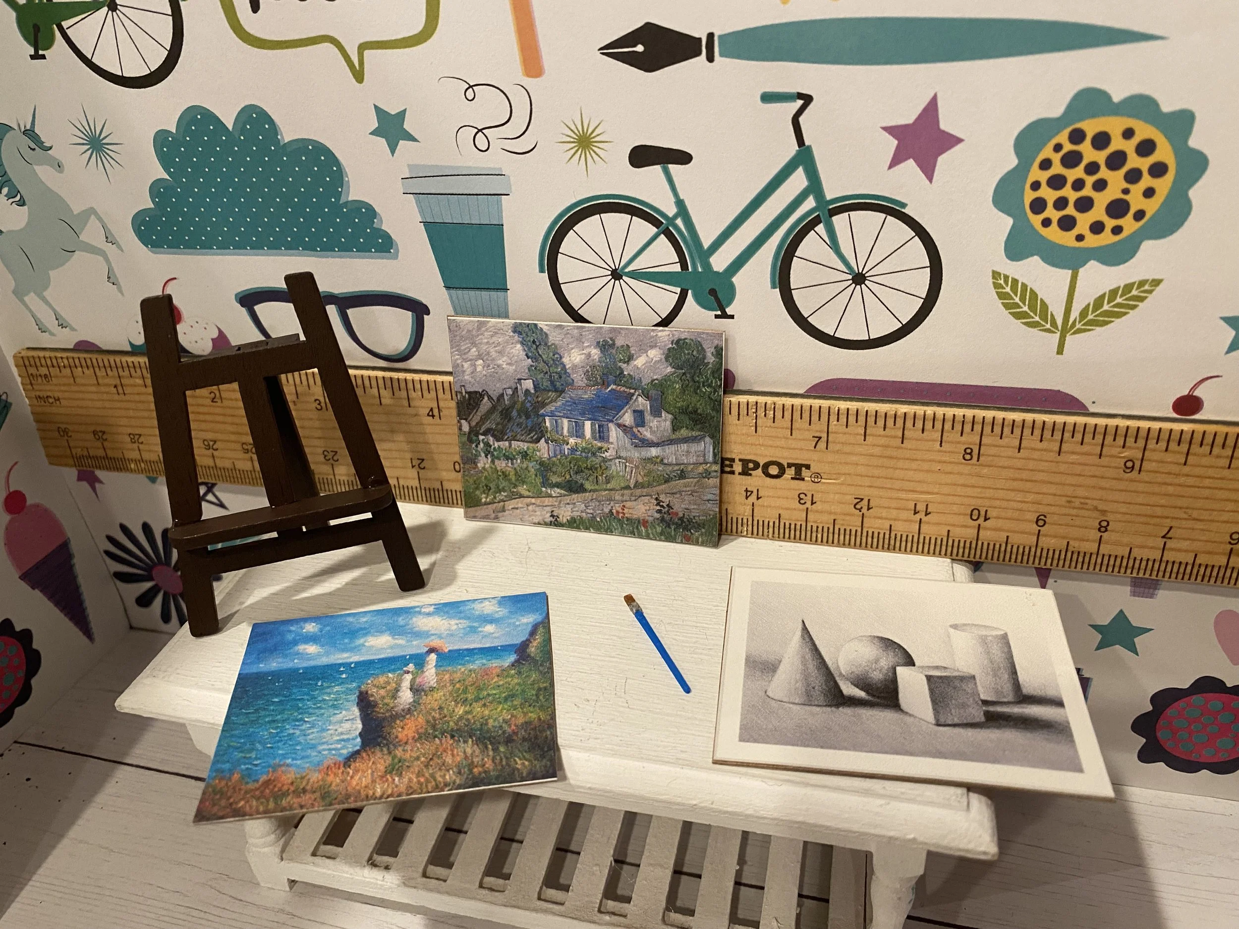 Easel with 3 Pieces of Art, 1:12