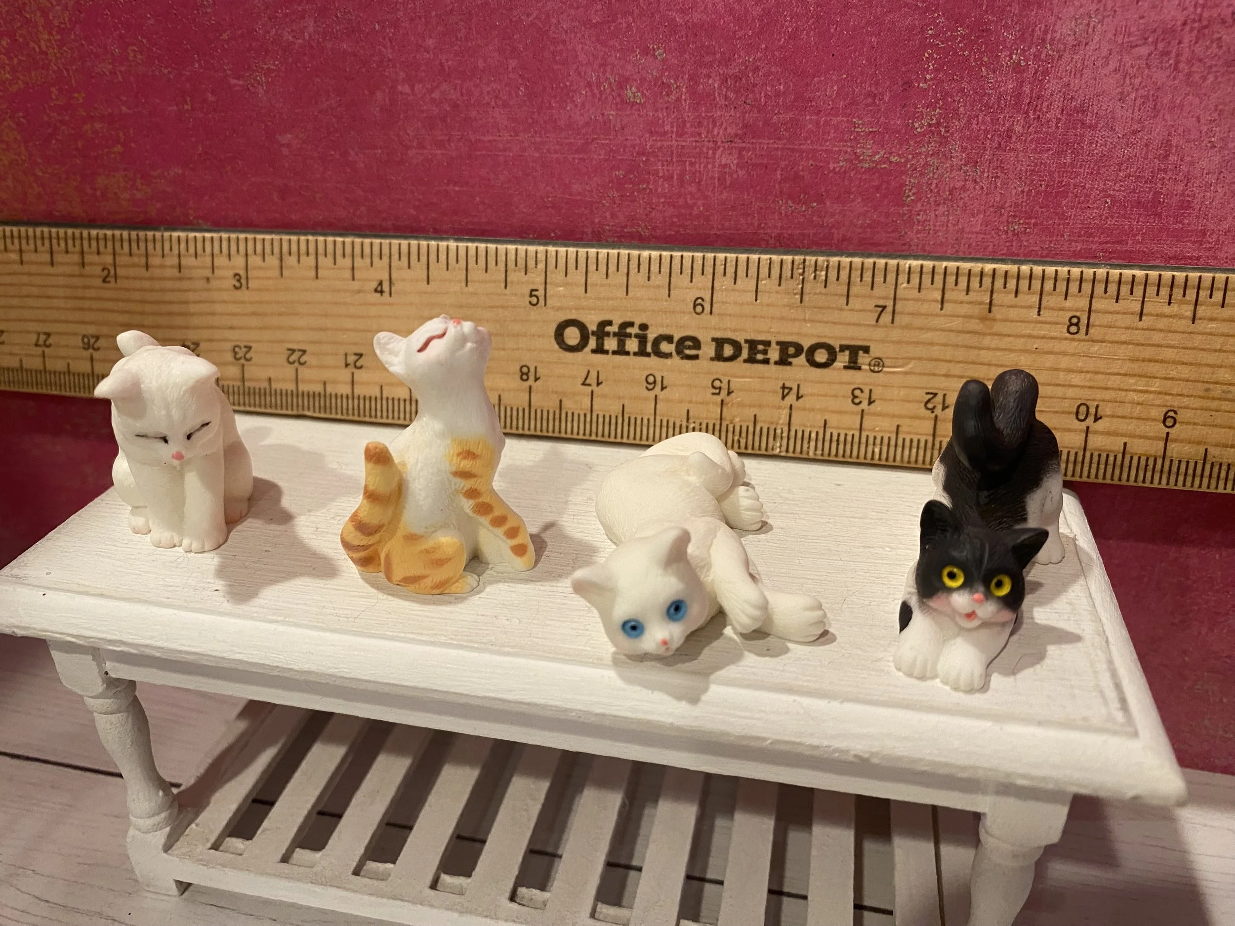 Miniature Cat Figures, Assorted Colors and Poses, 1:12