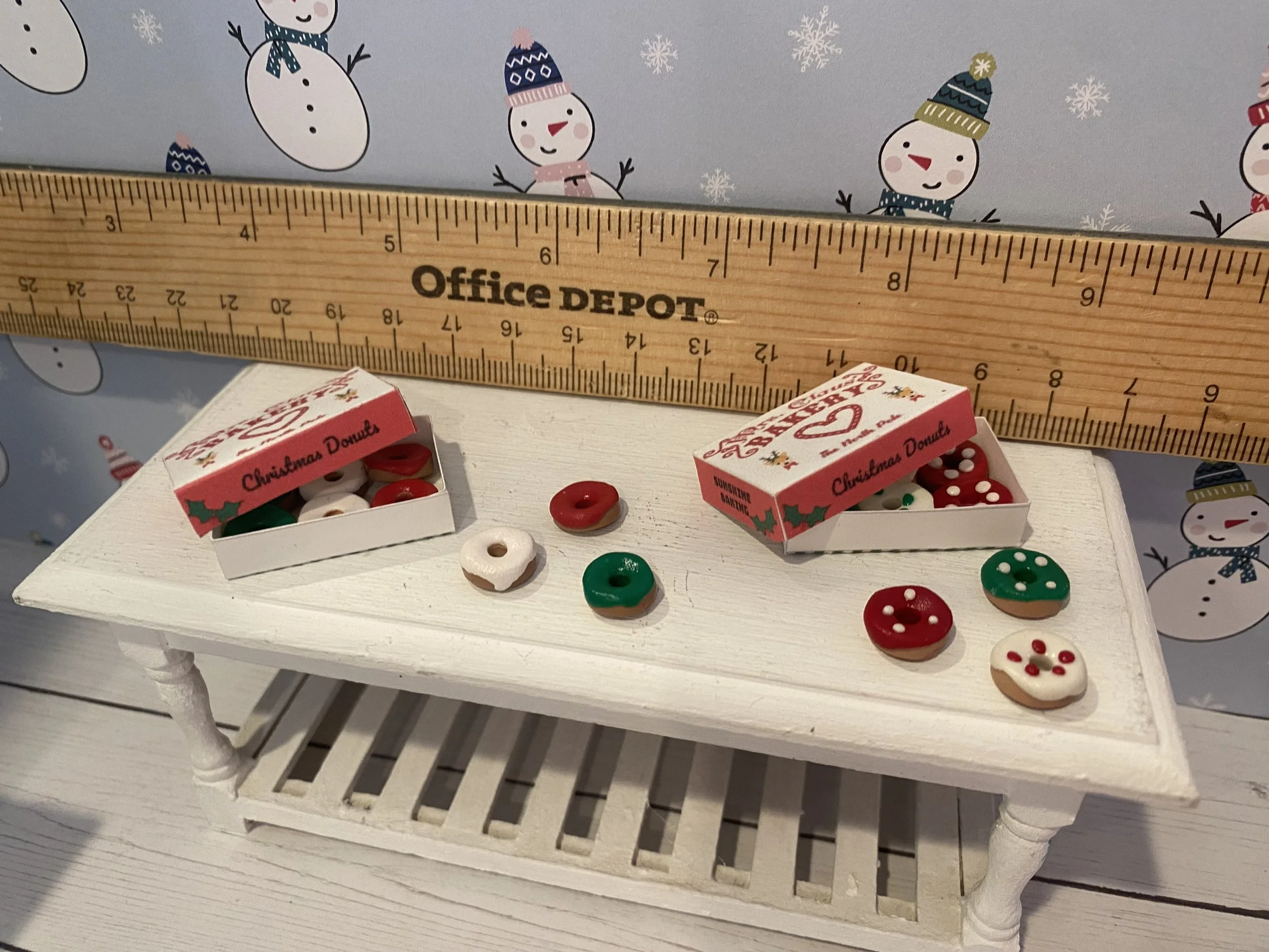 Miniature Christmas Donuts in Box, 1:12