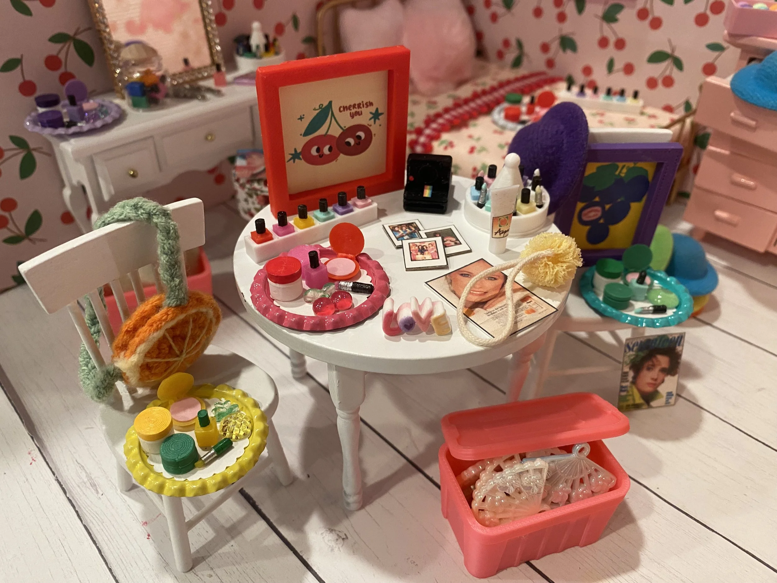 Miniature Tutti-Fruitti Make-Up Collections, Dollhouse Beauty Accessories, 1:12