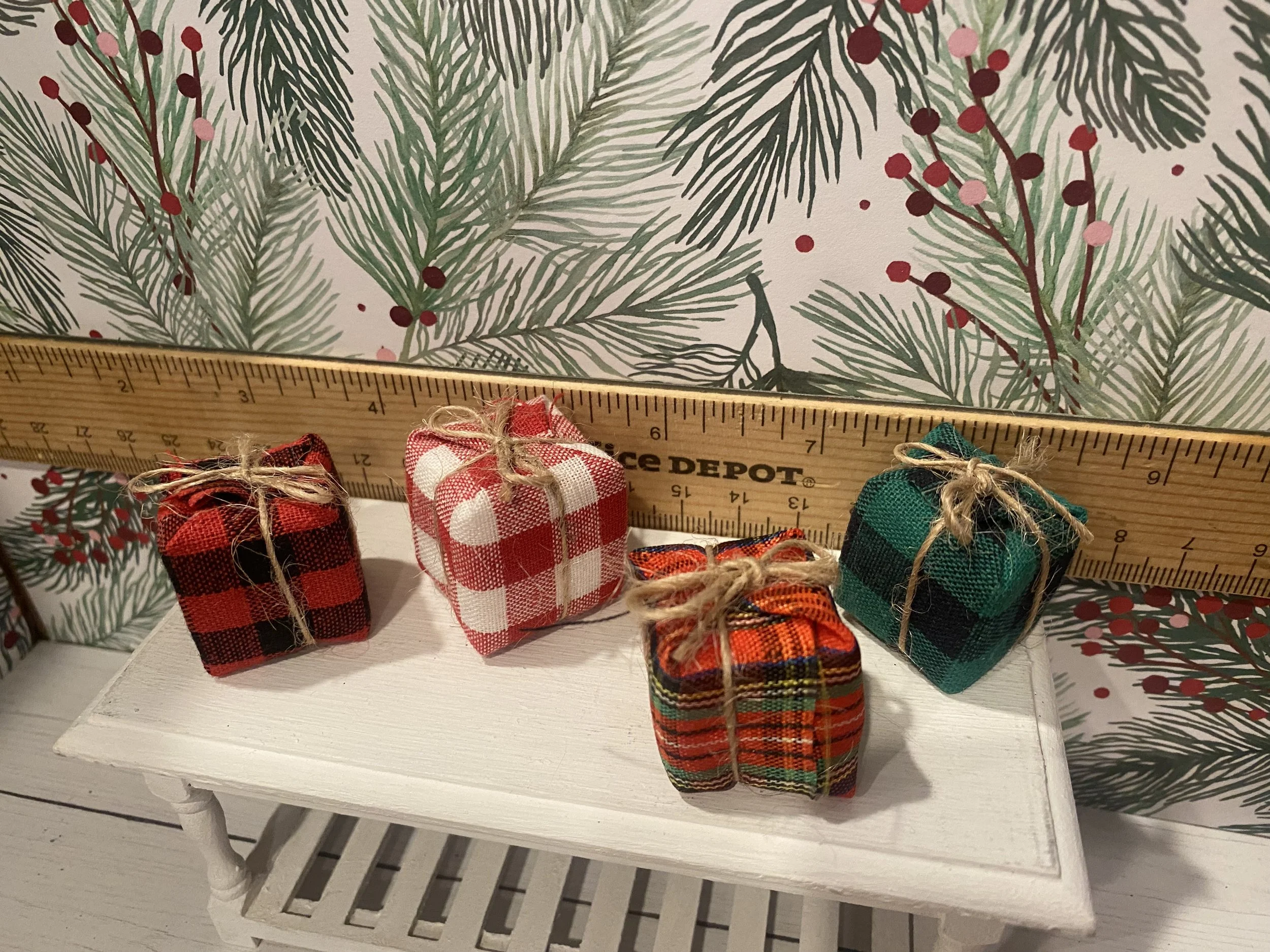 Miniature Plaid Christmas Presents, 1:12