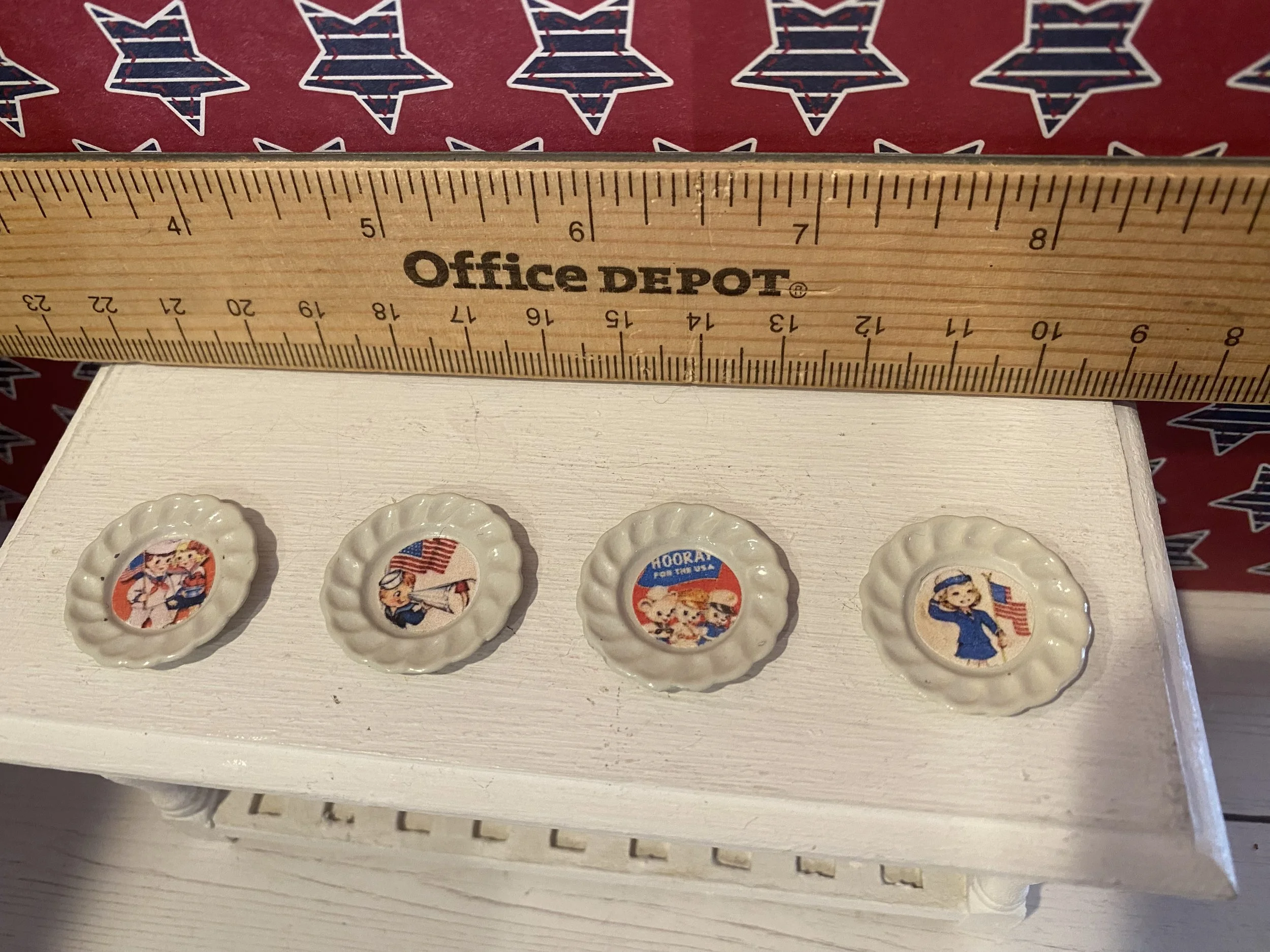Miniature Fourth of July Plates, 1:12