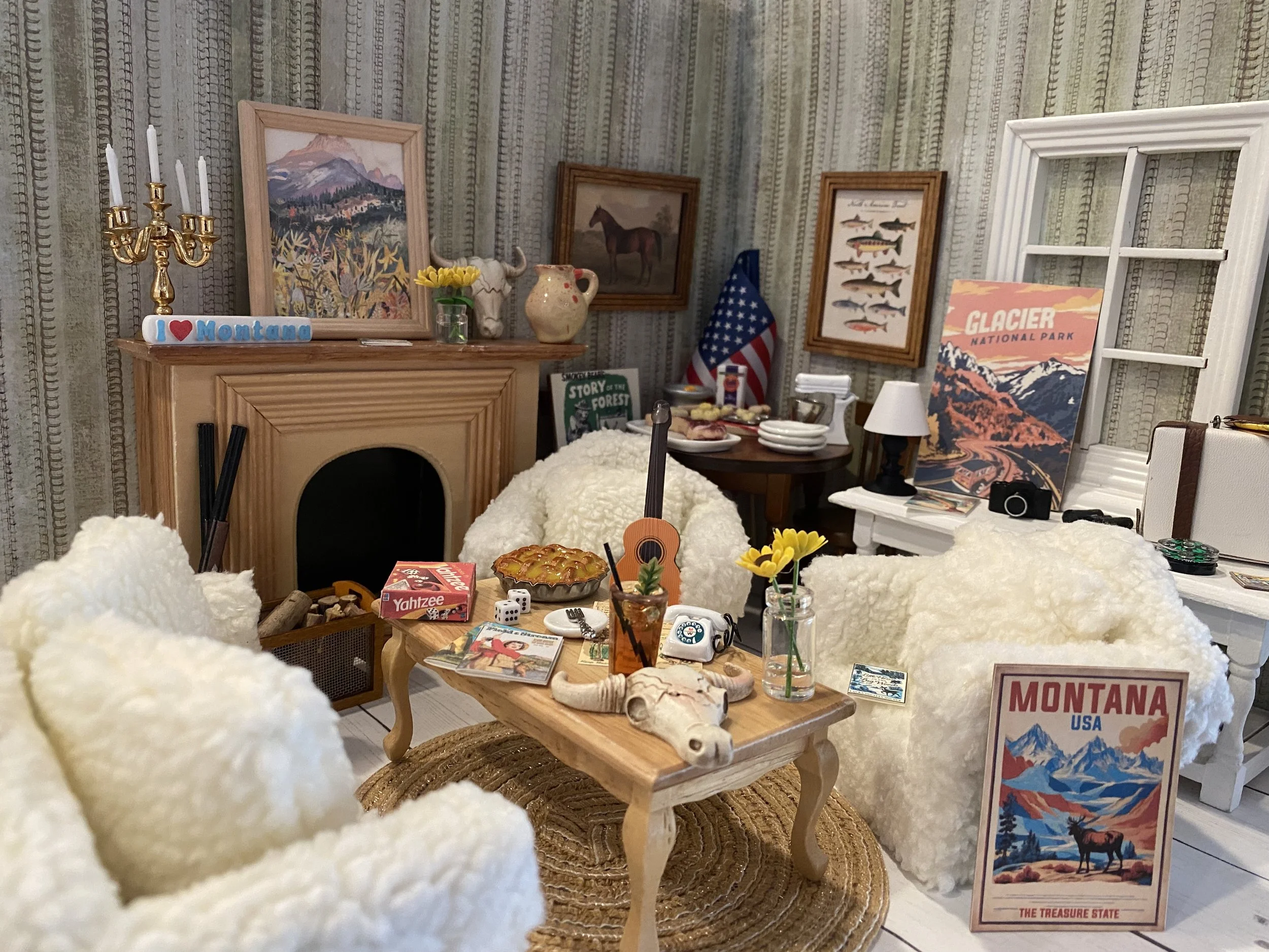 Miniature Montana, Dollhouse Big Sky Living & Decor, Travel Accessories, 1:12