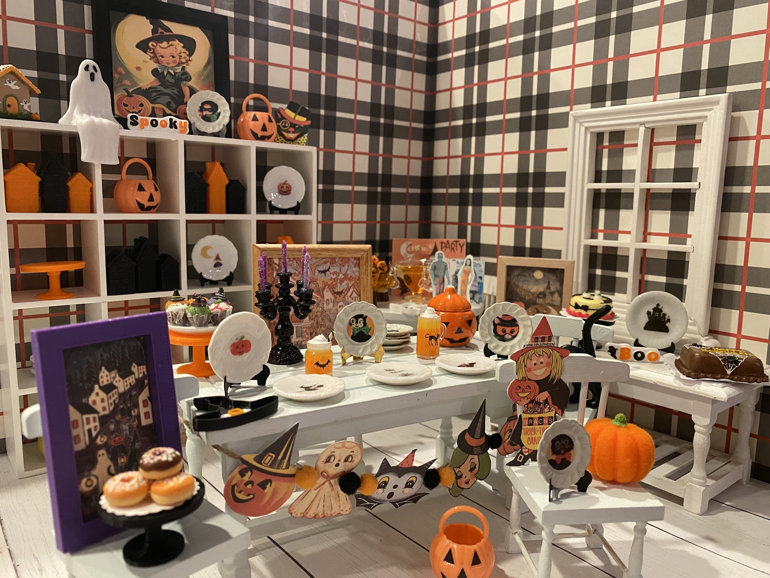 Miniature Halloween Dishes, Spooky Dollhouse Plates & Accessories, 1:12
