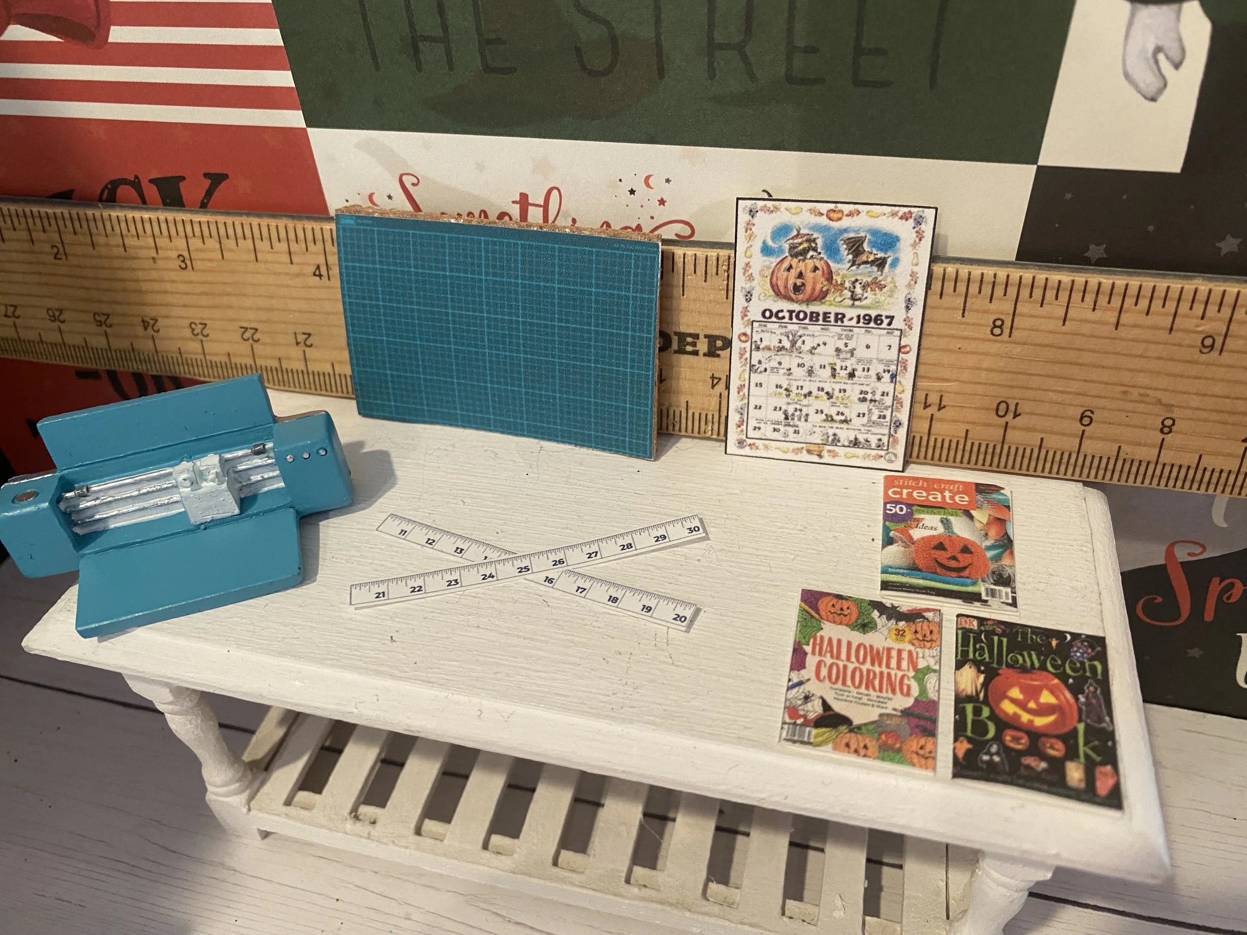 Miniature Self Heal Mat, Measuring Tape, Halloween Magazines, 1:12