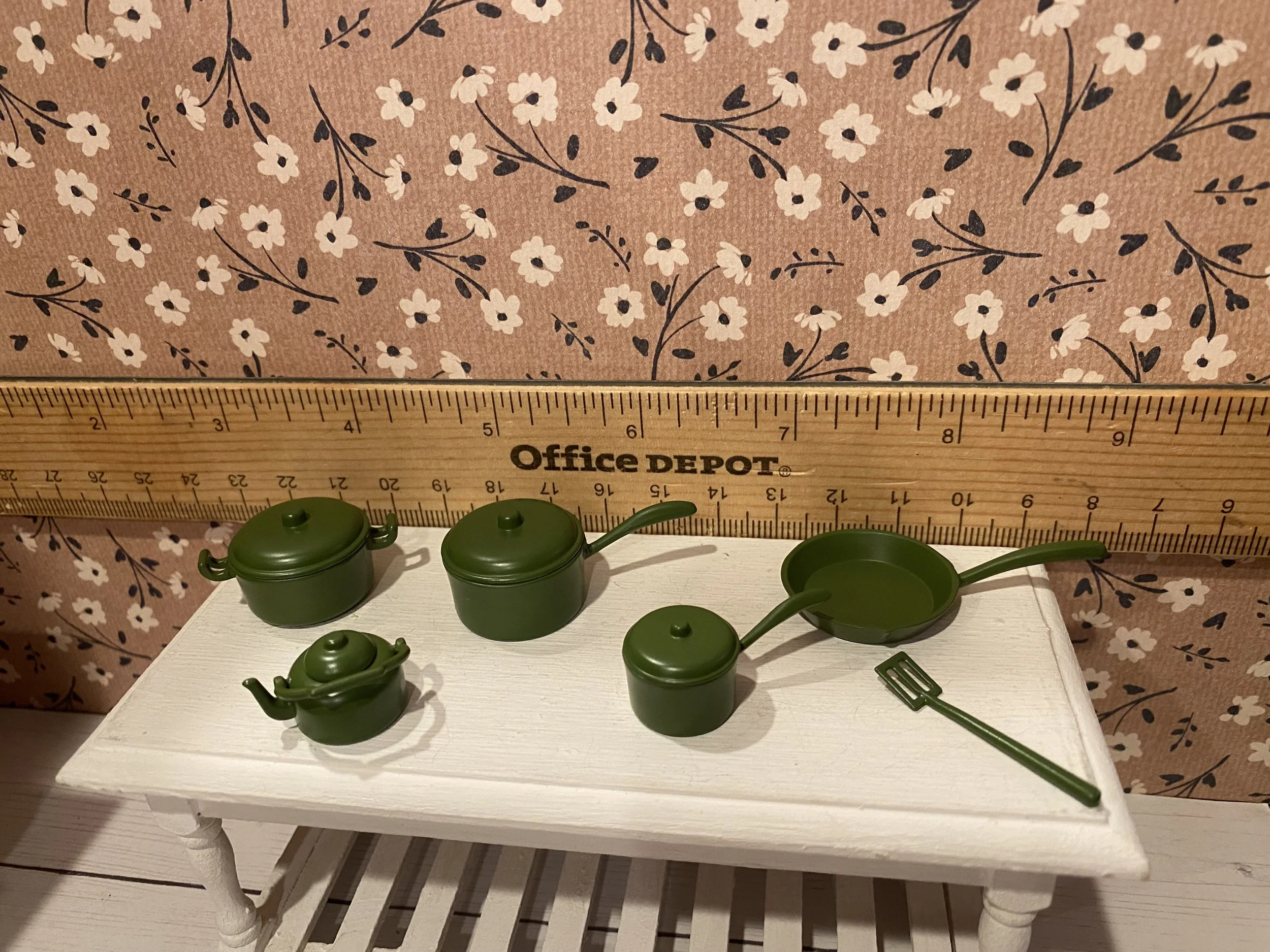 Miniature Green Pot and Pan Set, 1:12