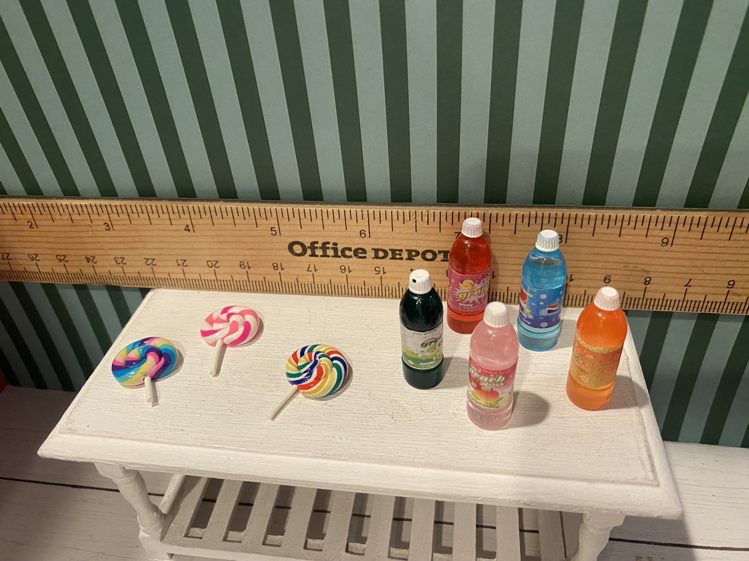 Miniature Large Swirl Lollipops, Candy Soda, 1:12