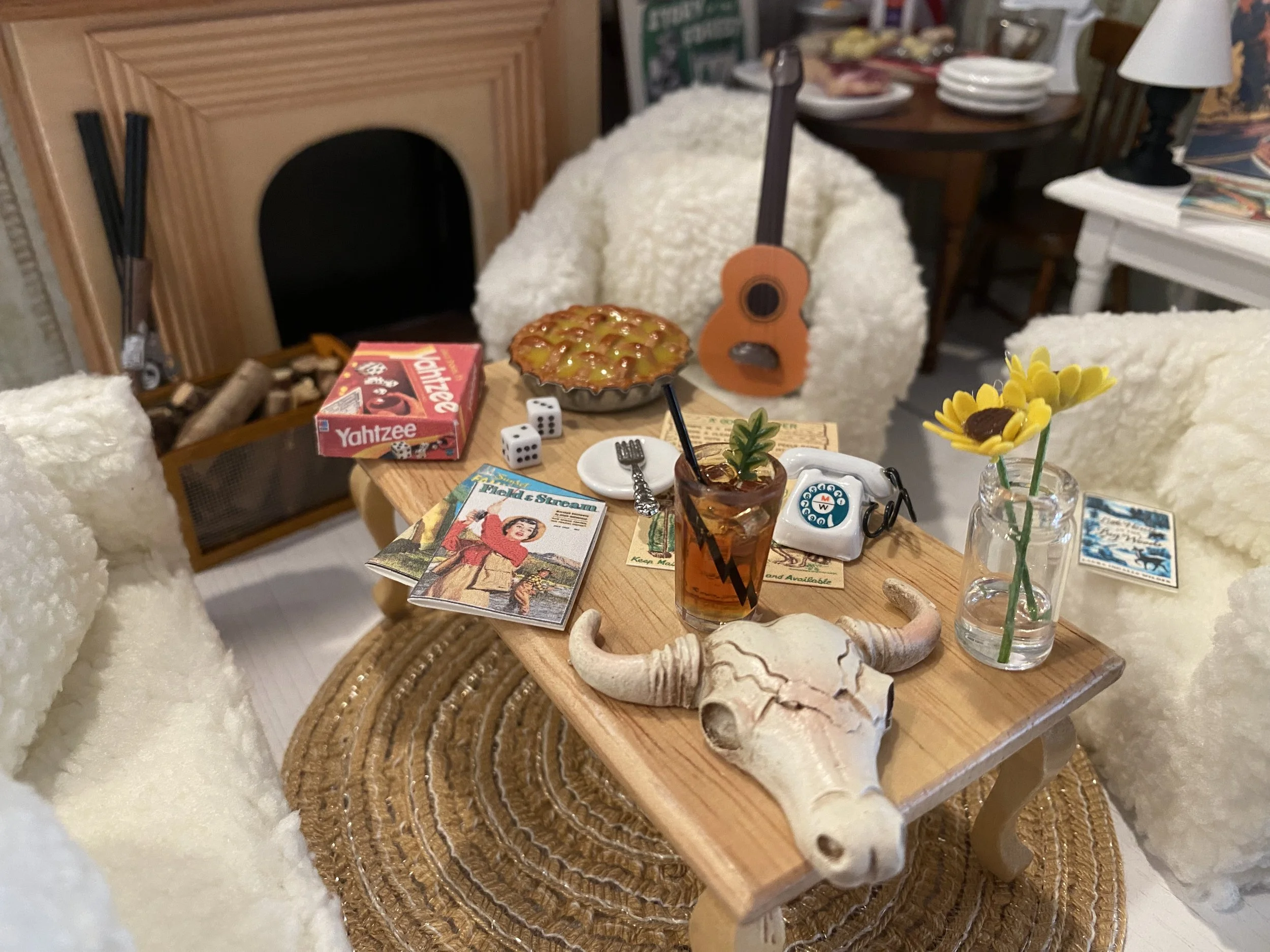 Miniature Montana, Dollhouse Big Sky Living & Decor, Travel Accessories, 1:12