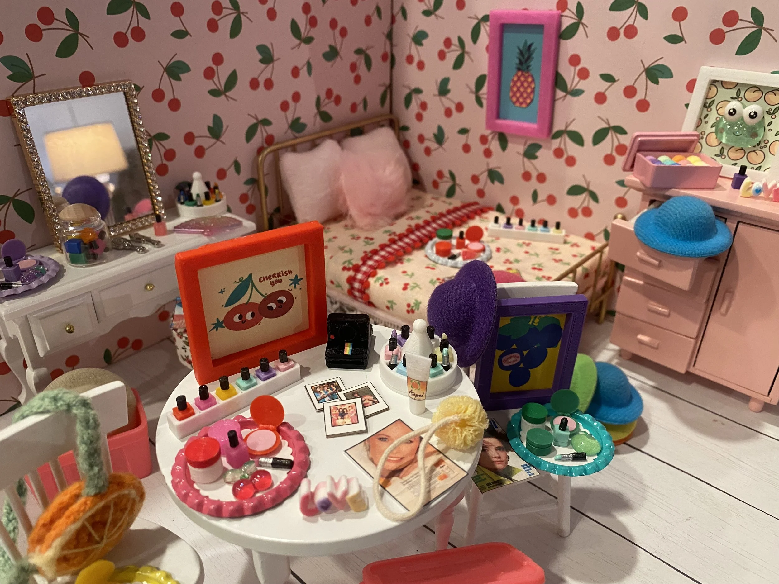 Miniature Tutti-Fruitti Make-Up Collections, Dollhouse Beauty Accessories, 1:12