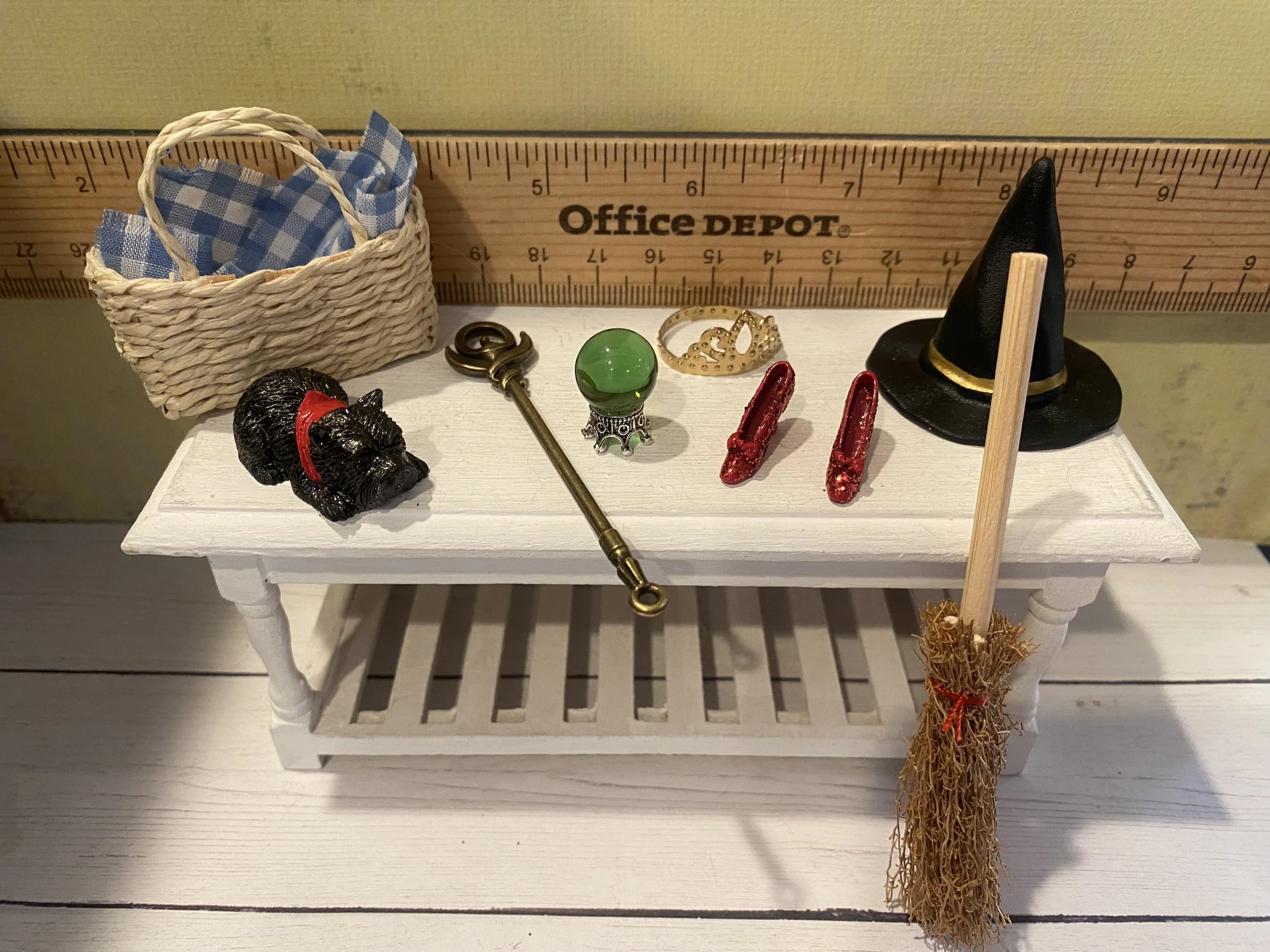 Miniature Broom, Witch Hat, Ruby Red Slippers, Glenda's Magic Ball, Glenda's Tiara, Toto in Basket, 1:12