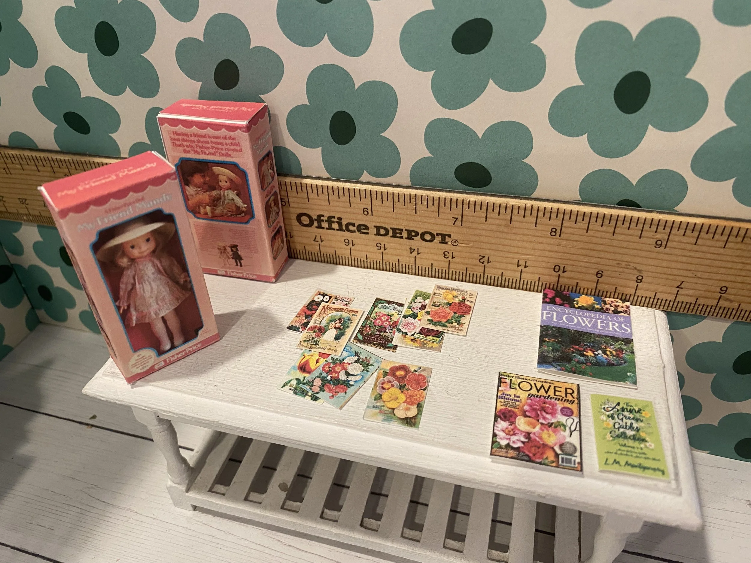 Miniature My Friend Mandy Doll Box, Flower Post Cards, Magazines, 1:12