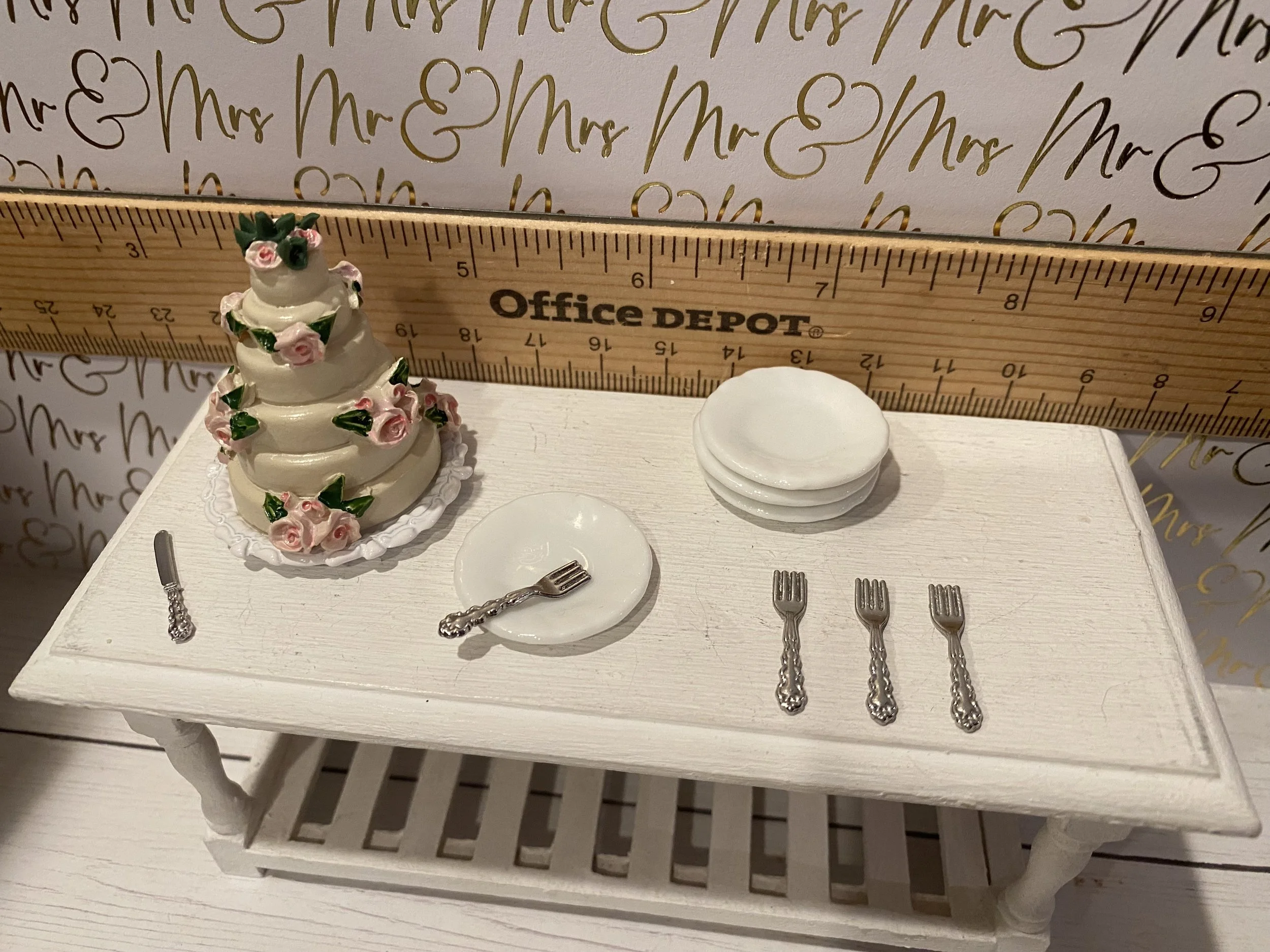 Miniature Wedding Cake Set, Cake w/4 Plates, Forks, 1:12