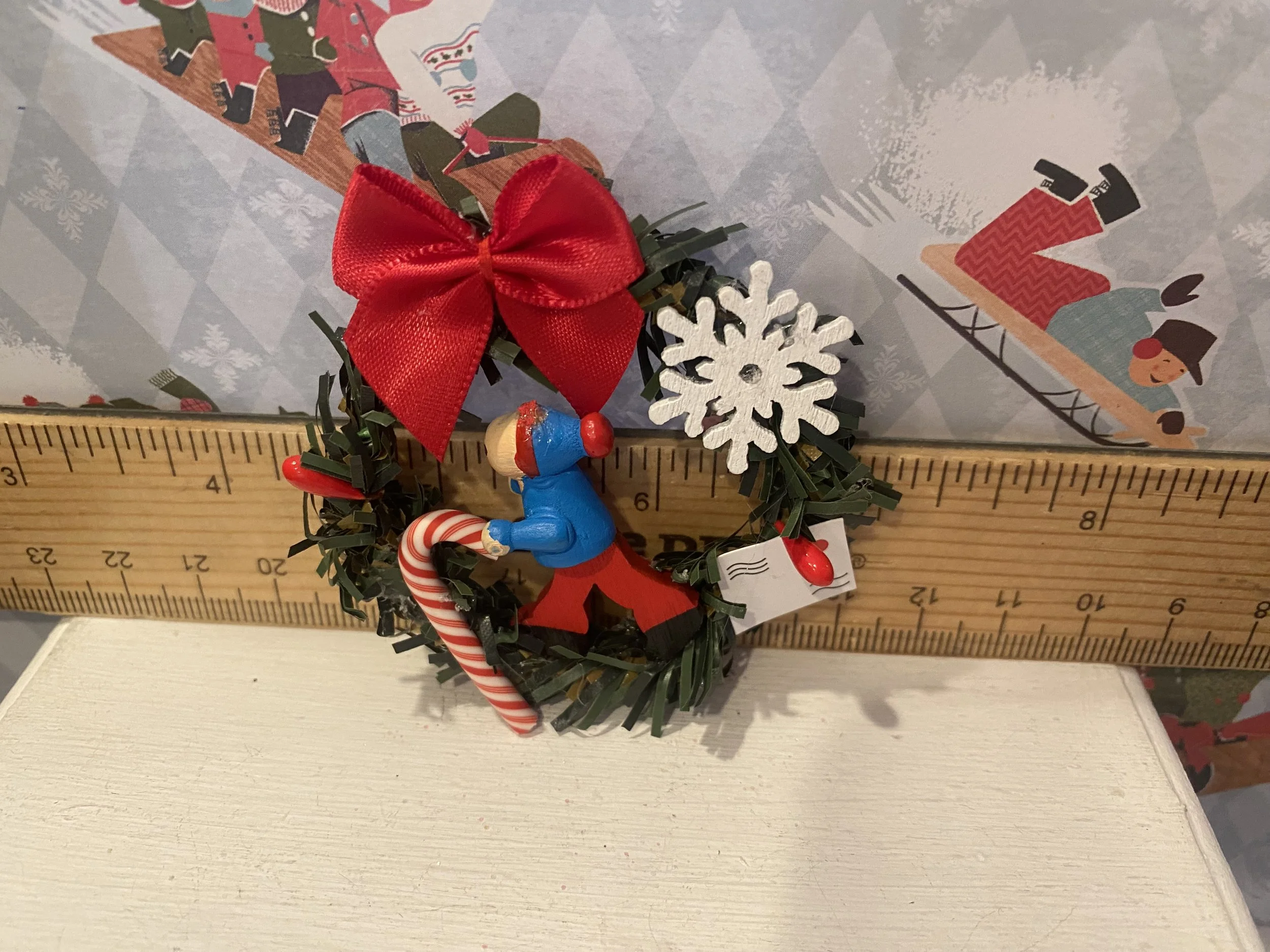 Miniature Come Home for Christmas Wreath, 1:12