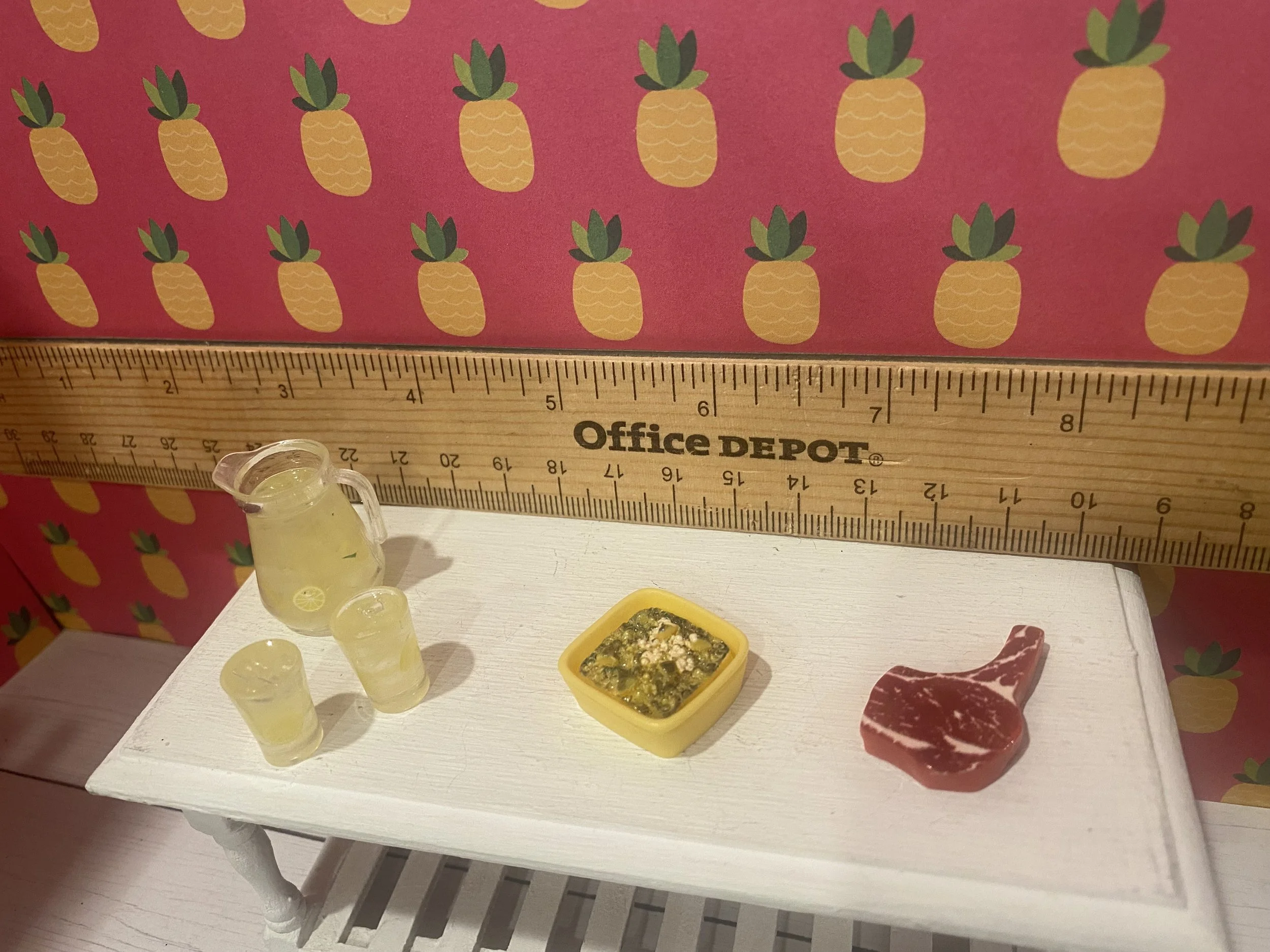 Miniature Lemonade, Steak, Broccoli Salad, 1:12