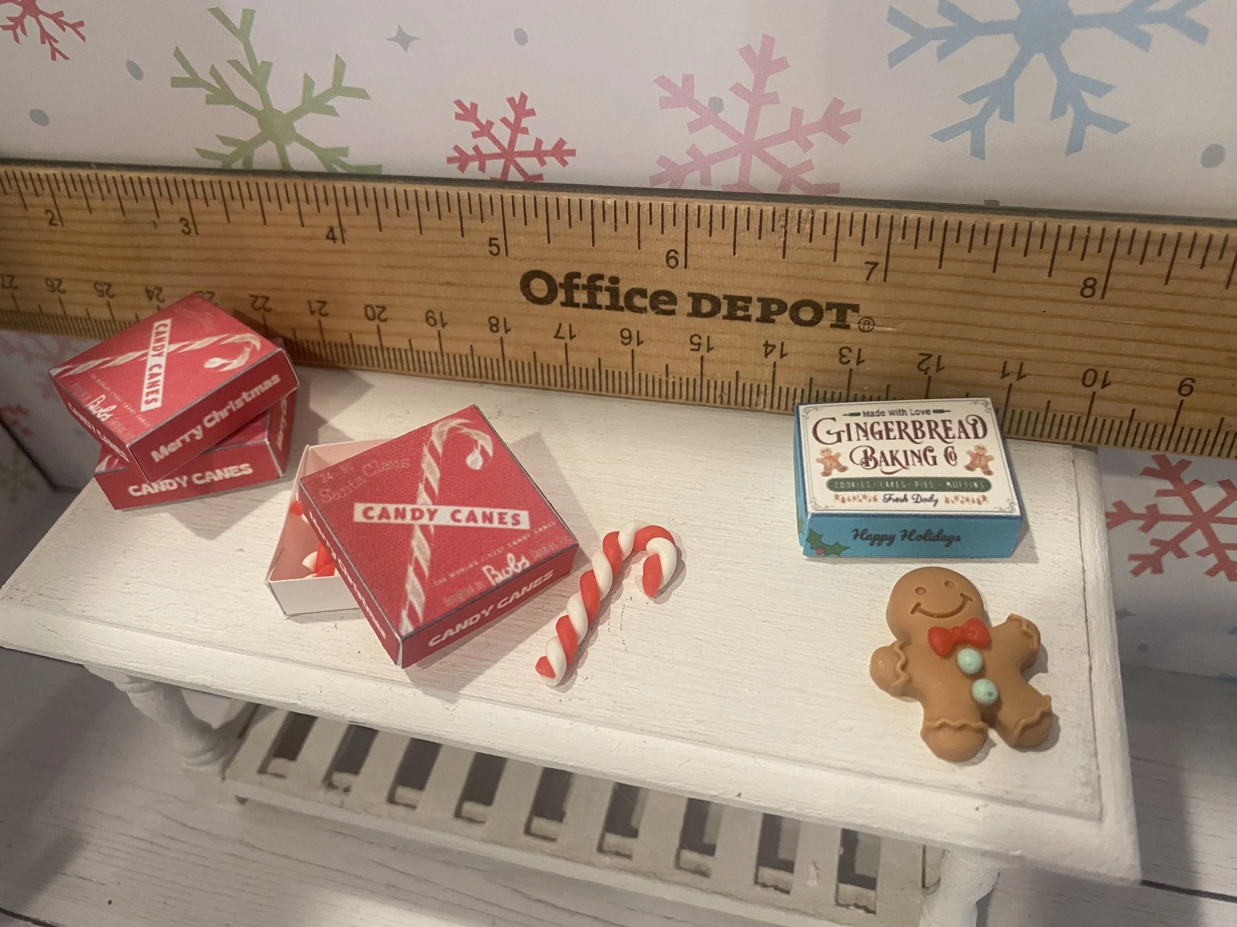 Miniature Box of Old Fashioned Set of 4 Candy Canes, Gingerbread Man in Box, 1:12