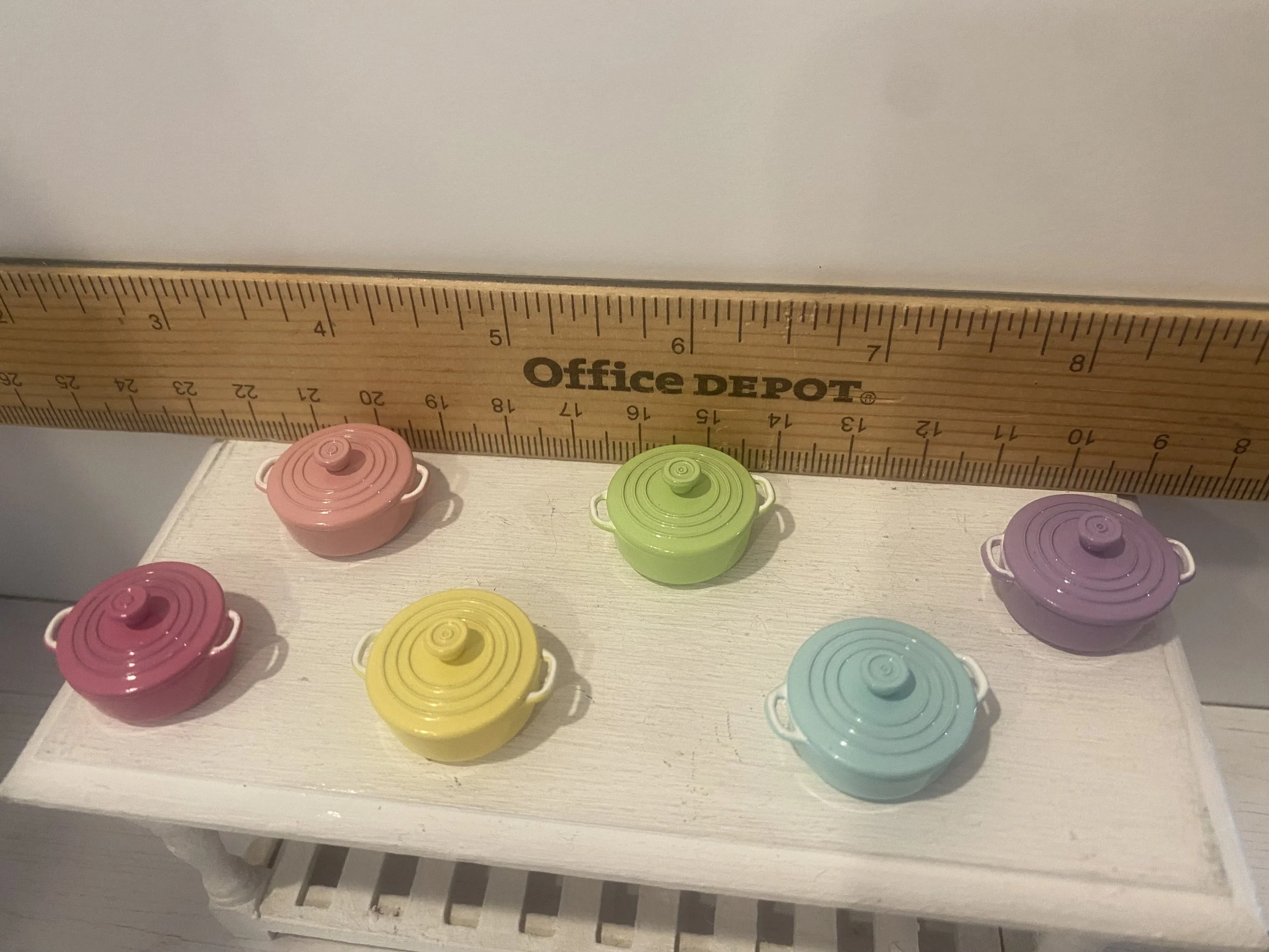Miniature Dutch Ovens, Hot Pink, Light Pink, Yellow, Green, Blue, Purple, 1:12