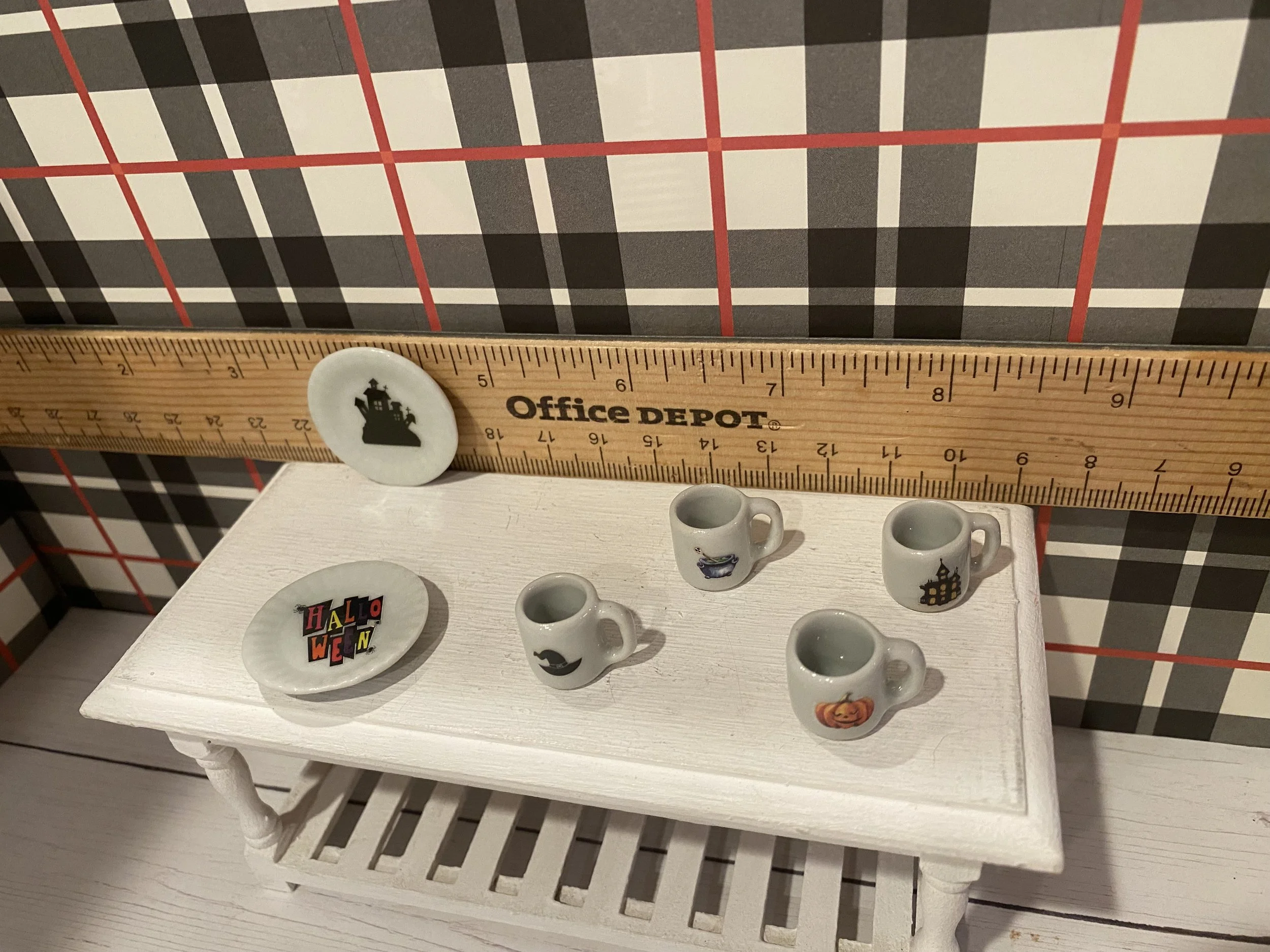 Miniature Halloween Platters, Mugs, 1:12