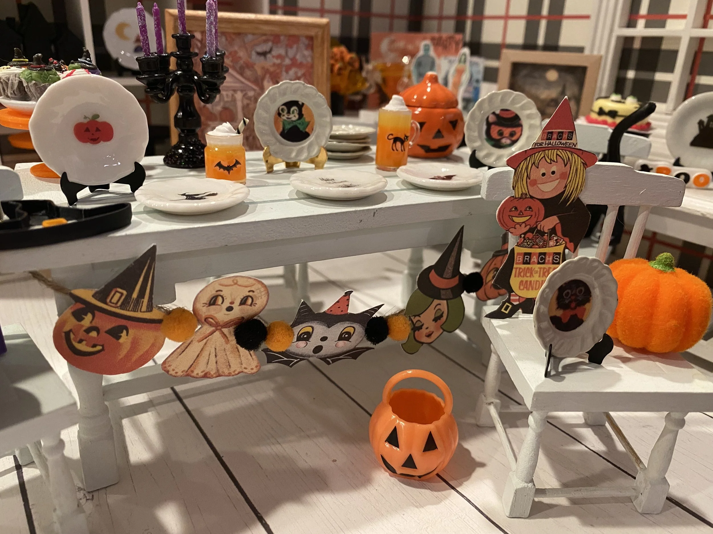 Miniature Halloween Dishes, Spooky Dollhouse Plates & Accessories, 1:12