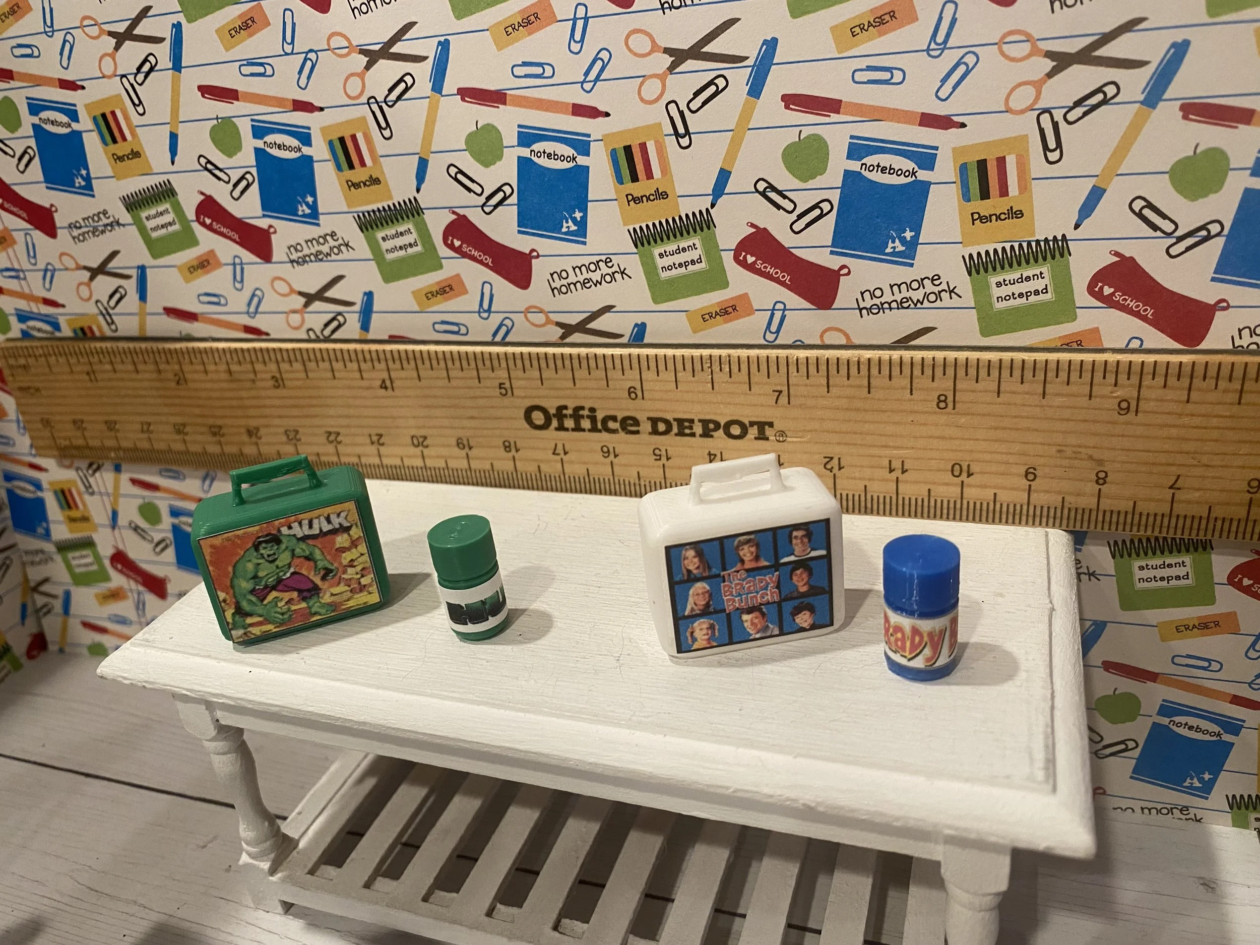 Miniature Incredible Hulk and Brady Bunch Lunch Box w/Thermos, 1:12