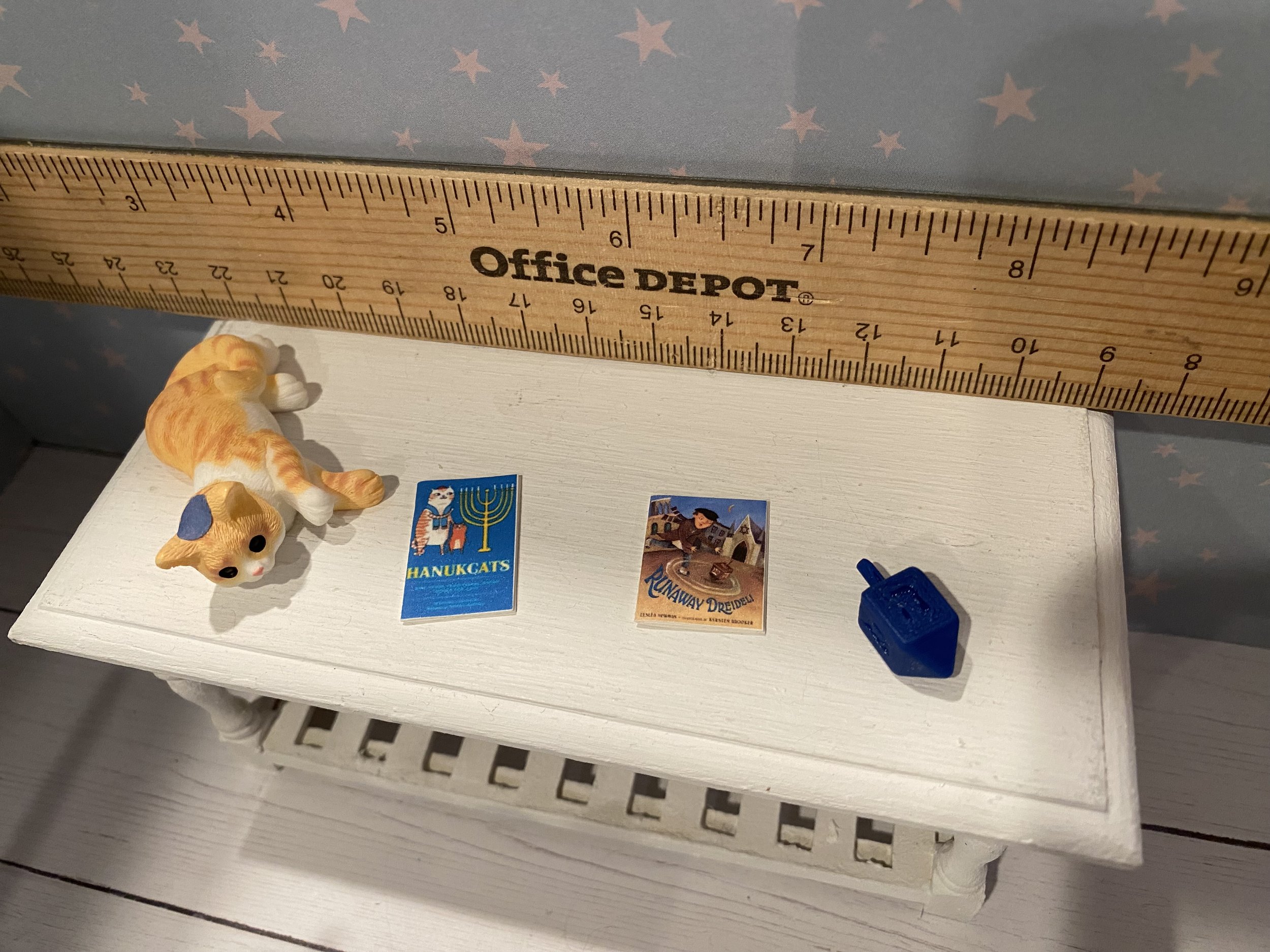 Miniature Cat with Yarmulke & Book, Dreidel Book w/Dreidel, 1:12