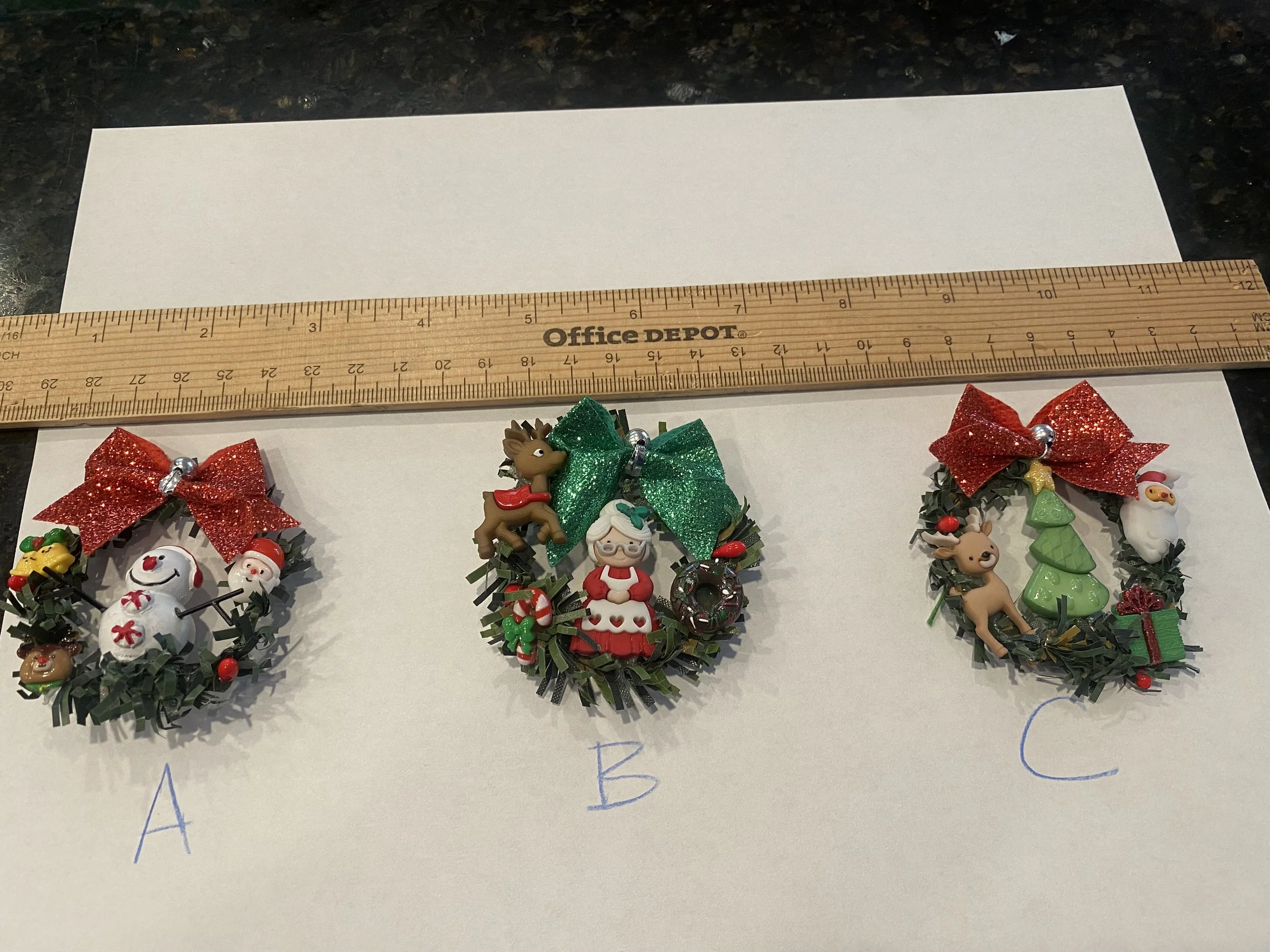 Miniature Christmas, Holiday Wreaths, Festive Floral, 1:12