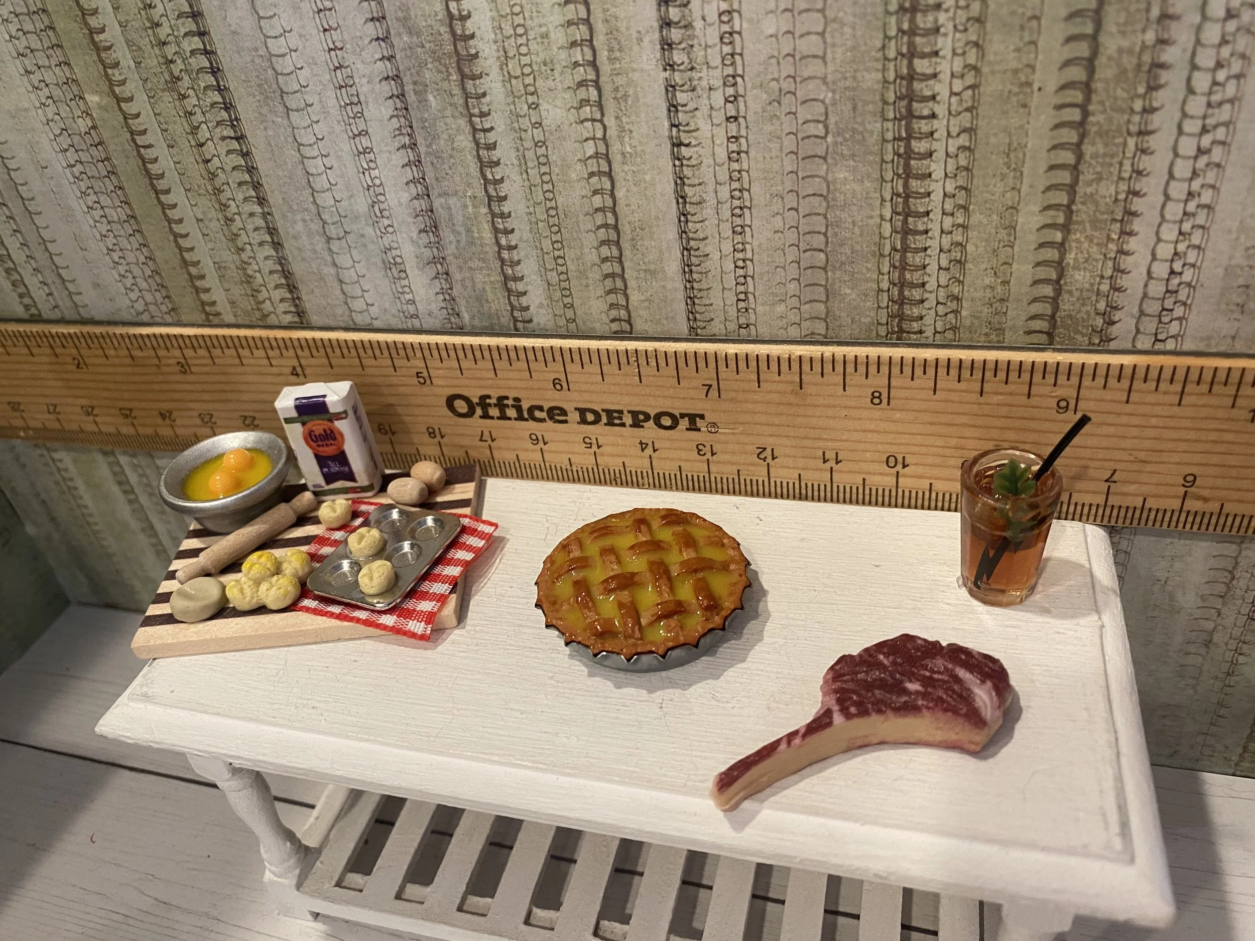 Miniature Biscuit Making Set, Apple Pie, Steak, Iced Tea, 1:12