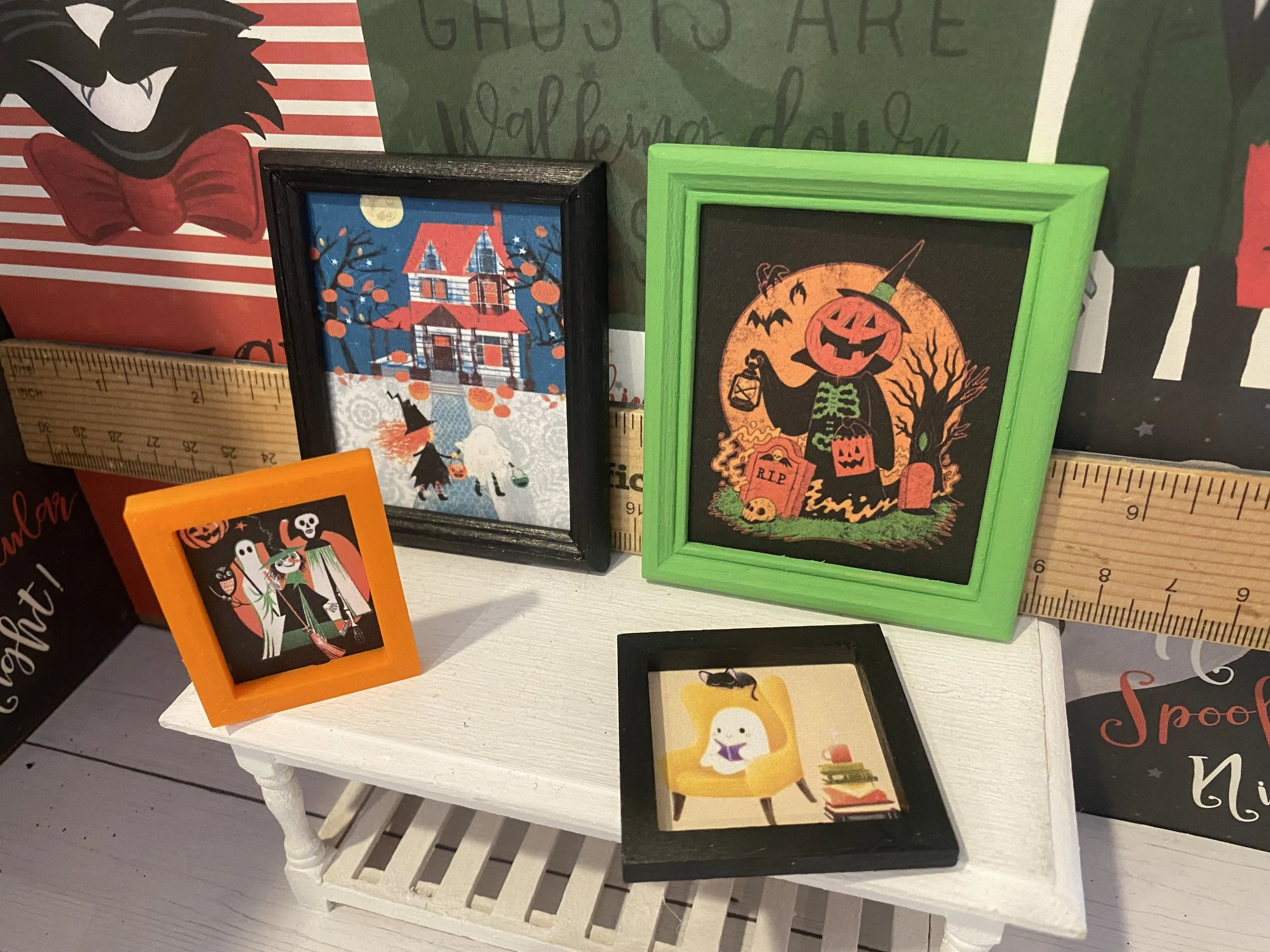 Miniature Halloween Art and Signs, 1:12