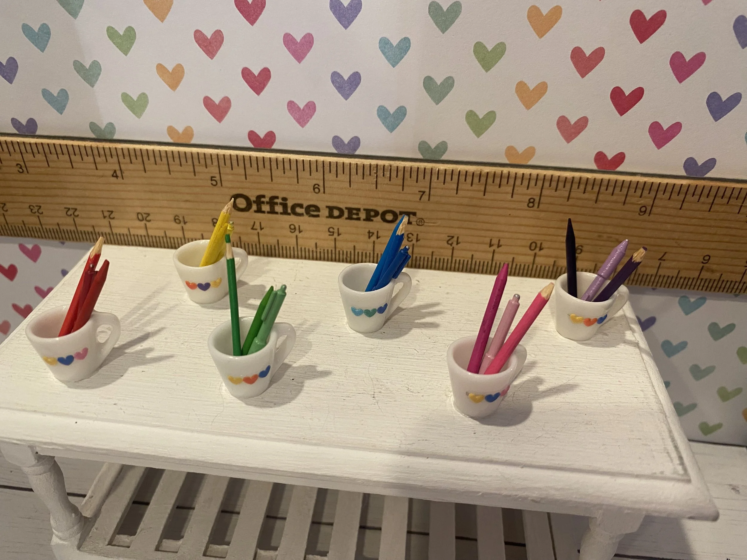 Miniature Plastic Mugs w/Rainbow Heart Design, Assorted Colors Pencil, Pens, Crayon, 3 Piece, 1:12