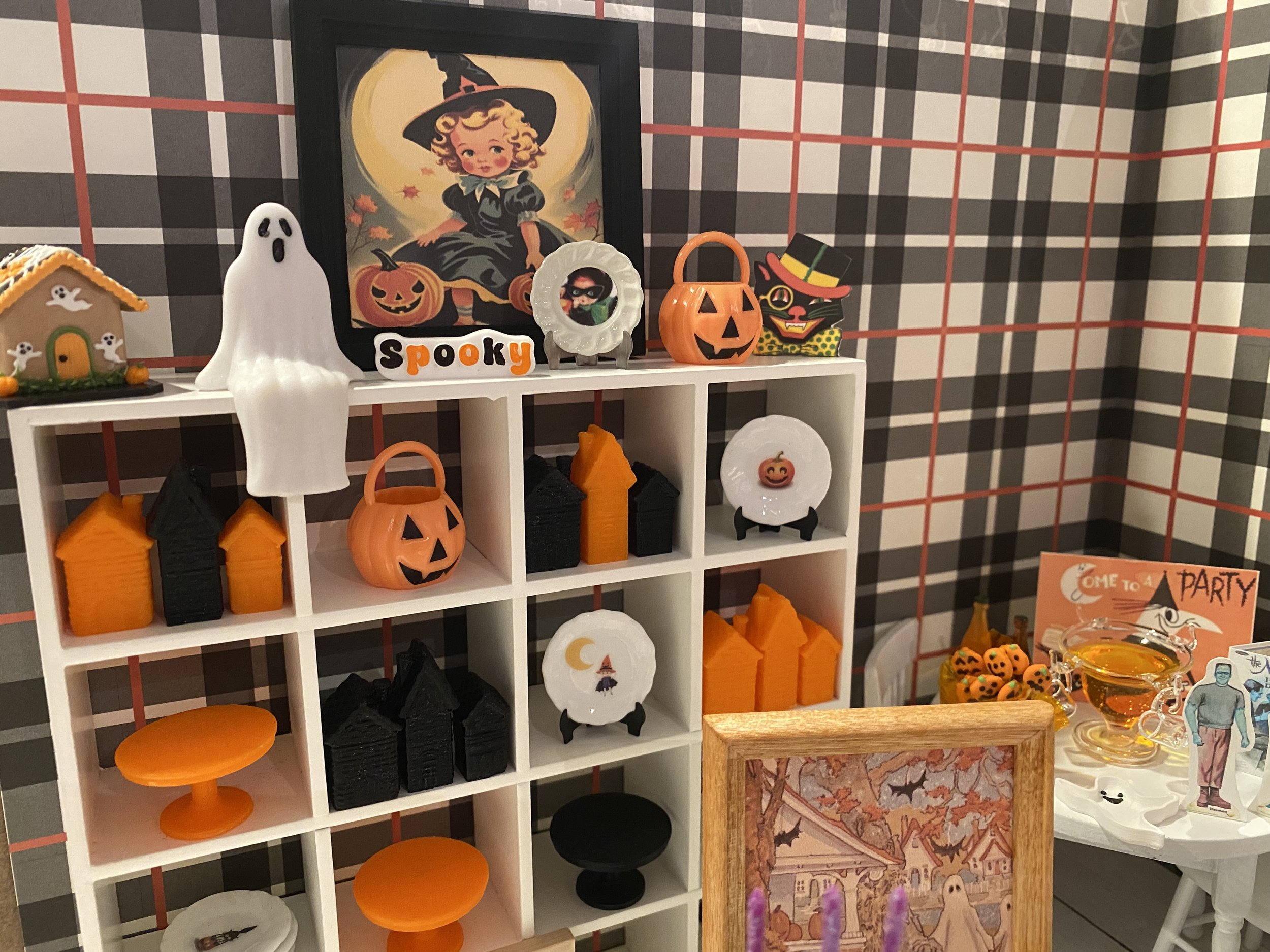 Miniature Halloween Dishes, Spooky Dollhouse Plates & Accessories, 1:12