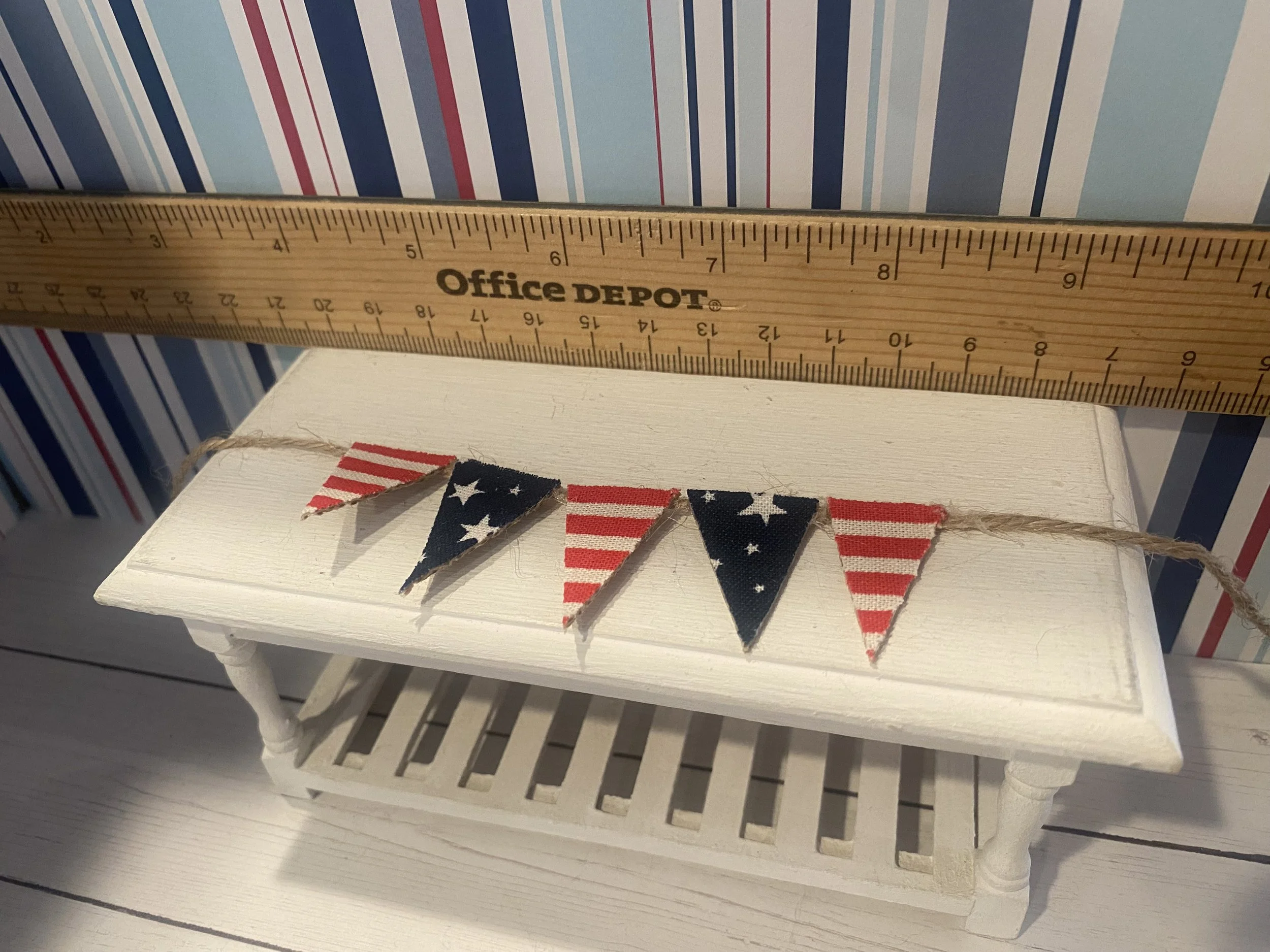 Miniature Americana Pennant, 1:12