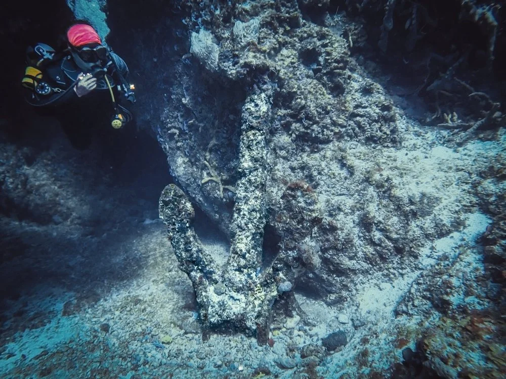 A scuba diver observes a sunken anchor while diving underwater in Puerto Rico