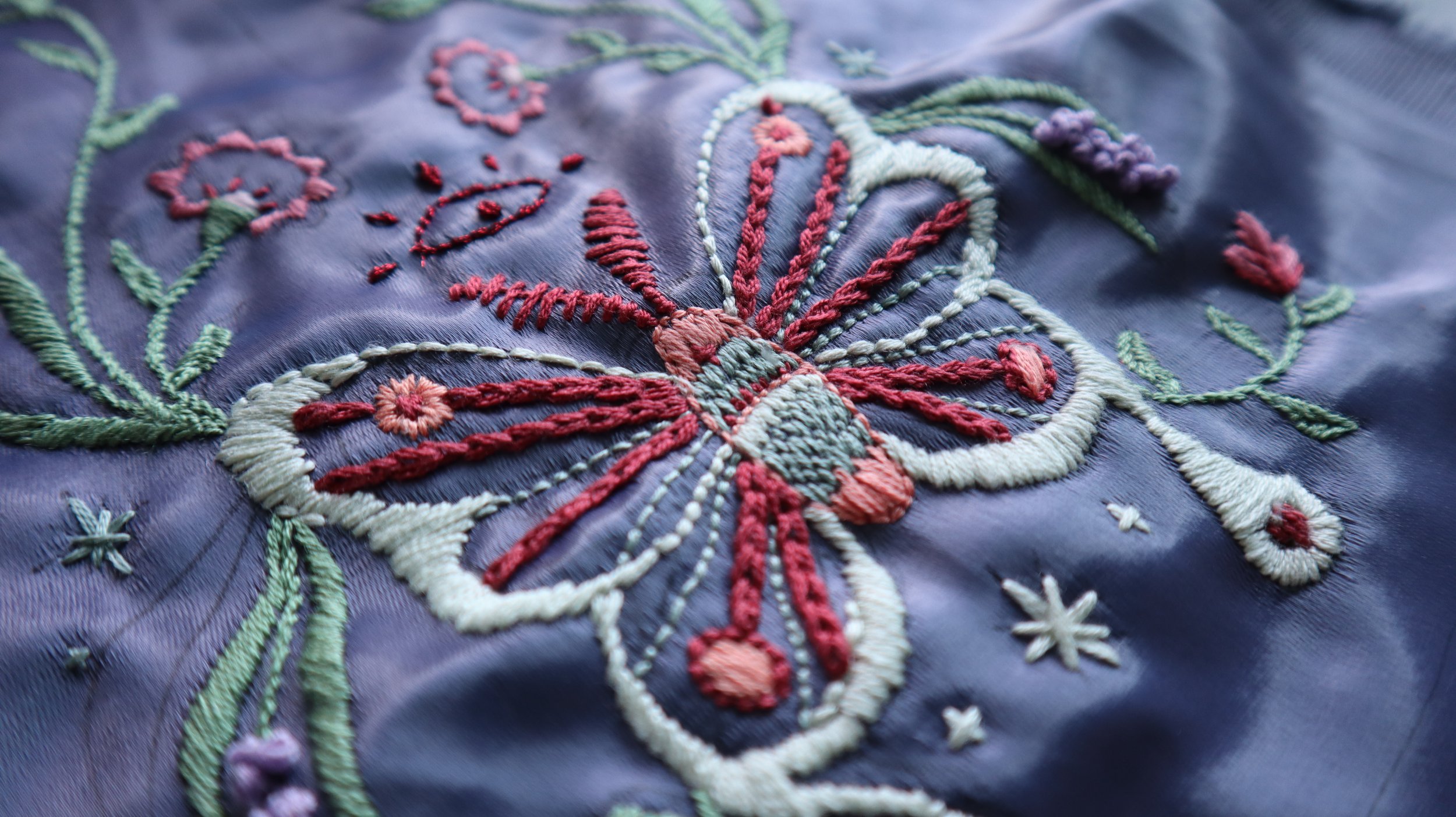 18th C. pocket, hand embroidered and stitched in the historical method. 2019