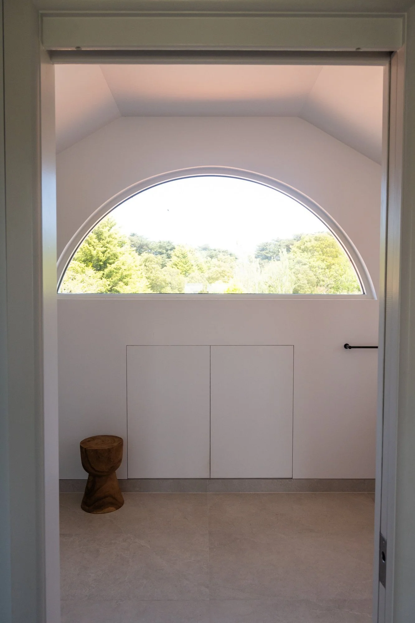 12-bathroom-arched-window.jpg