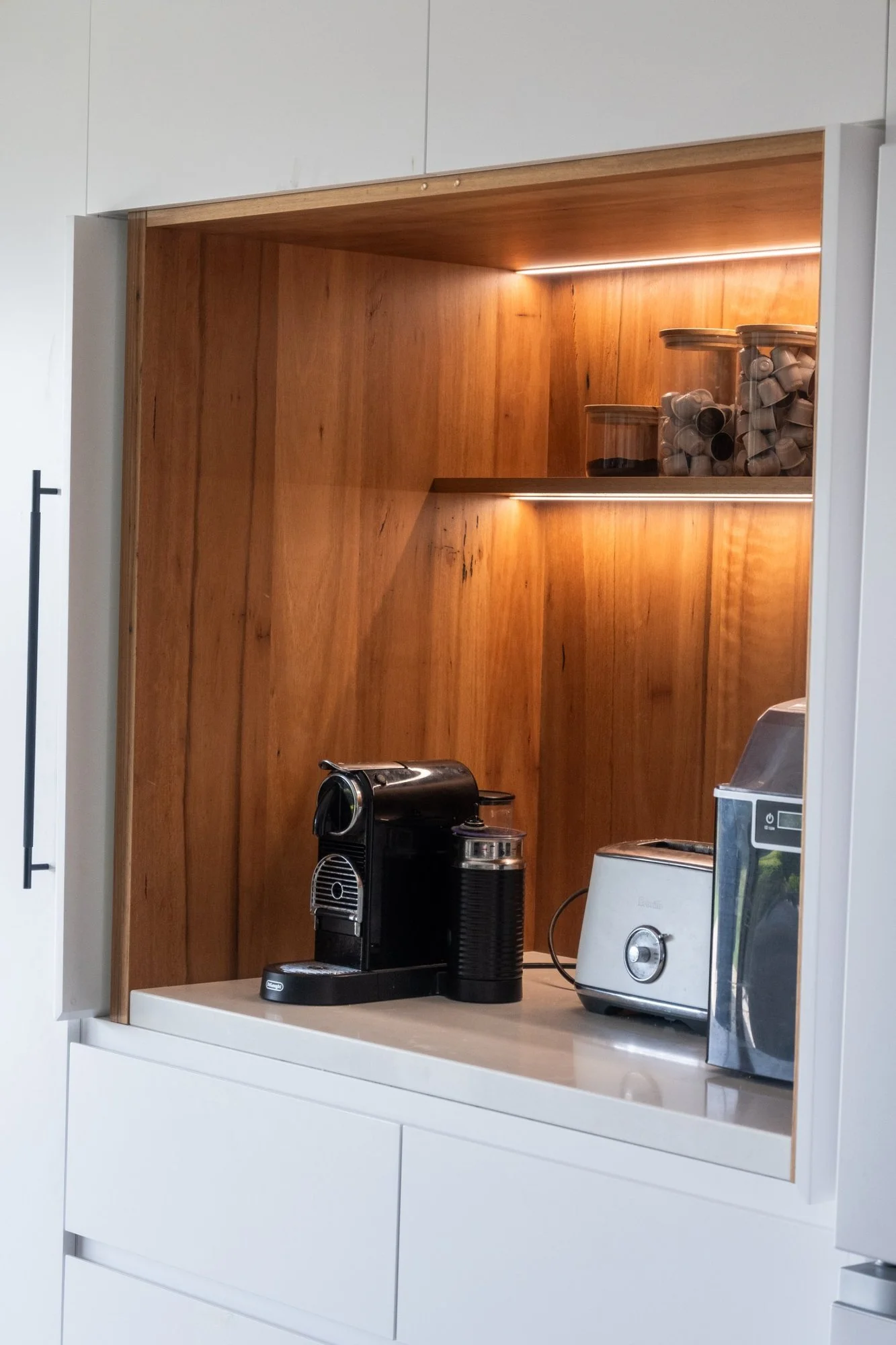 03-kitchen-appliance-cupboard-detail.jpg