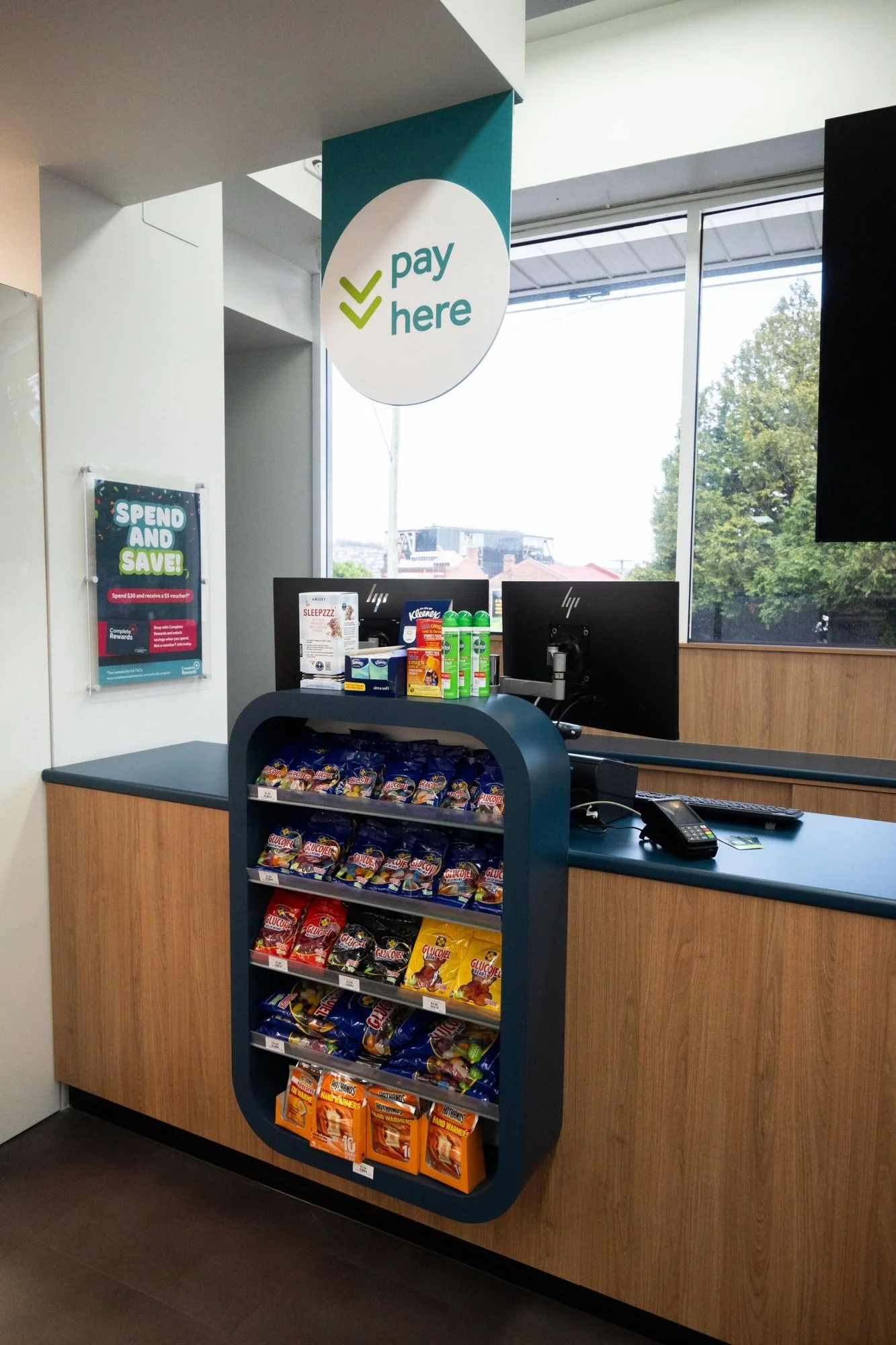 05-pharmacy-pay-counter.jpg